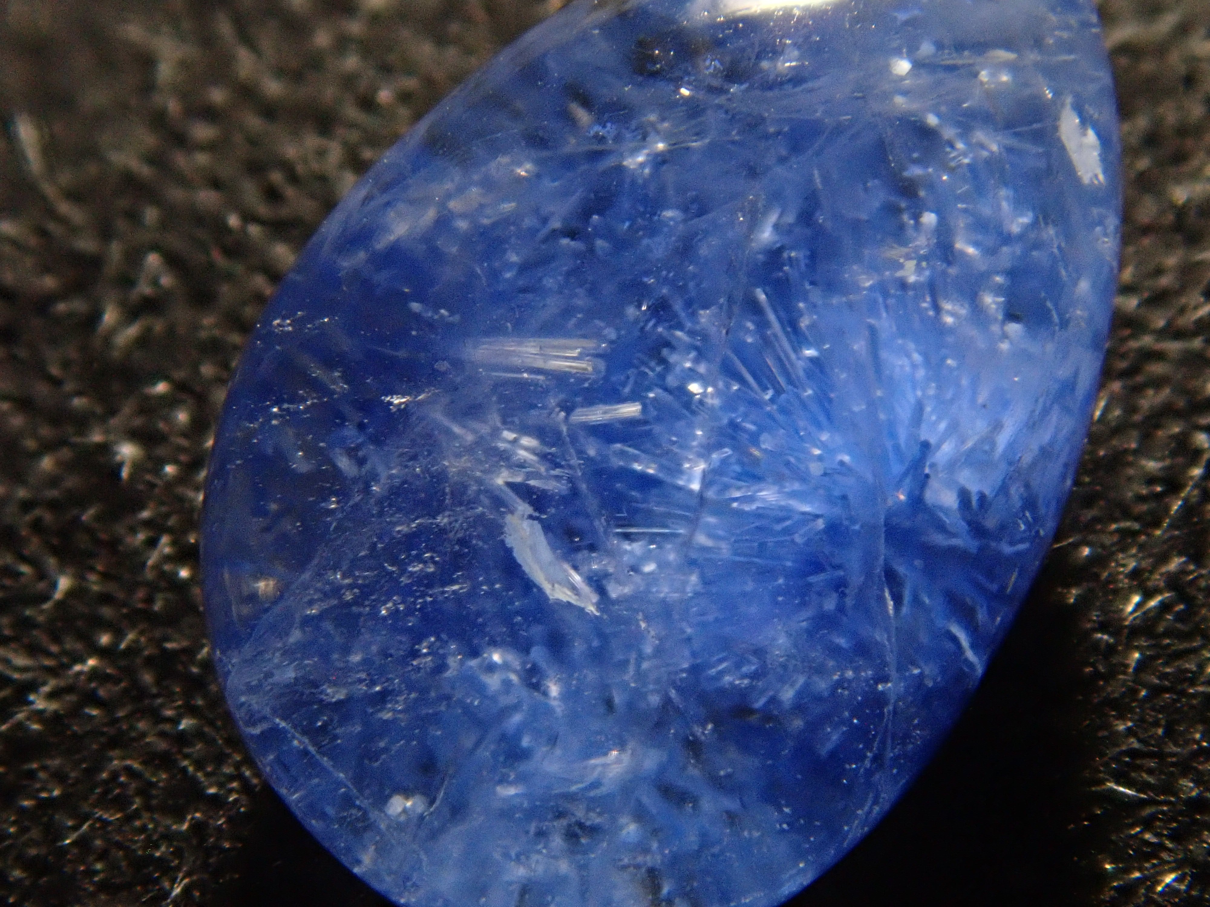 【12561978掲載】ブラジル産デュモルチェライトインクォーツ 1.266ctルース