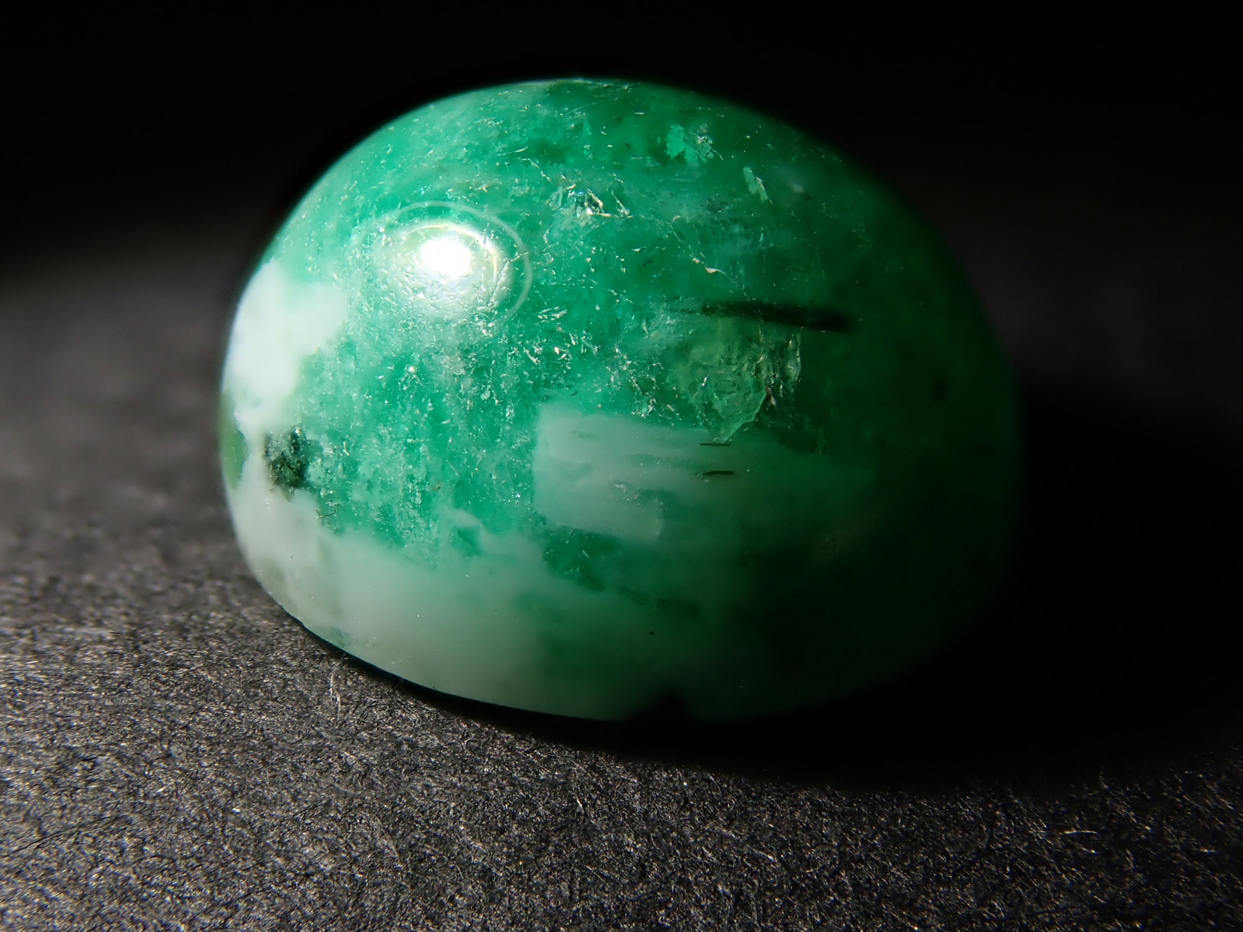 【12561945掲載】ブラジル産エメラルドインクォーツ 3.367ctルース