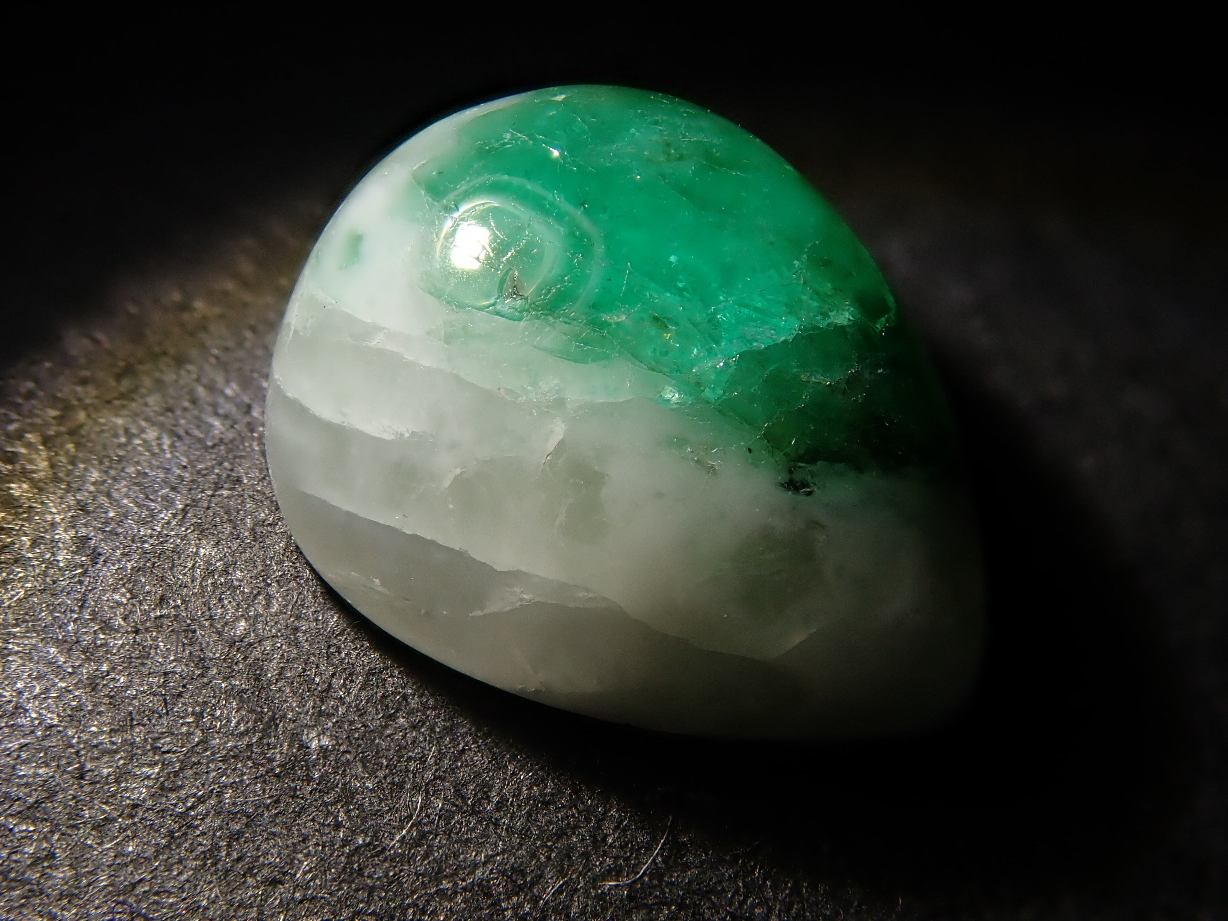 【12561946掲載】ブラジル産エメラルドインクォーツ 2.358ctルース