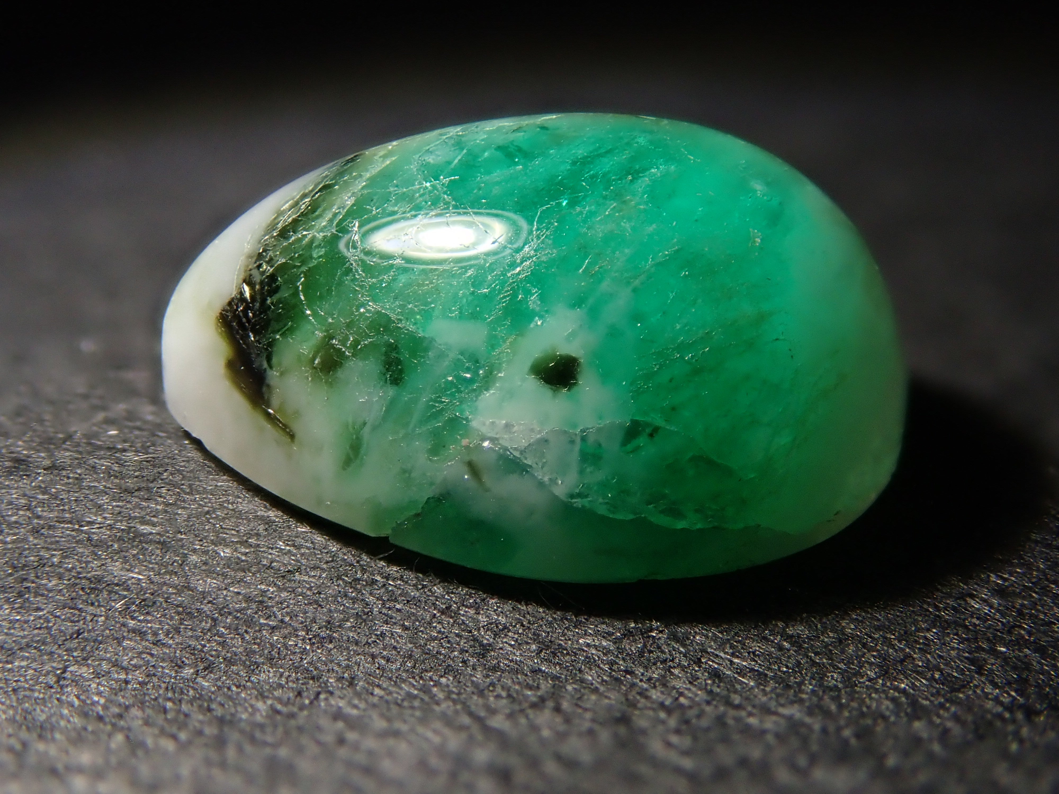 【12561946掲載】ブラジル産エメラルドインクォーツ 2.358ctルース