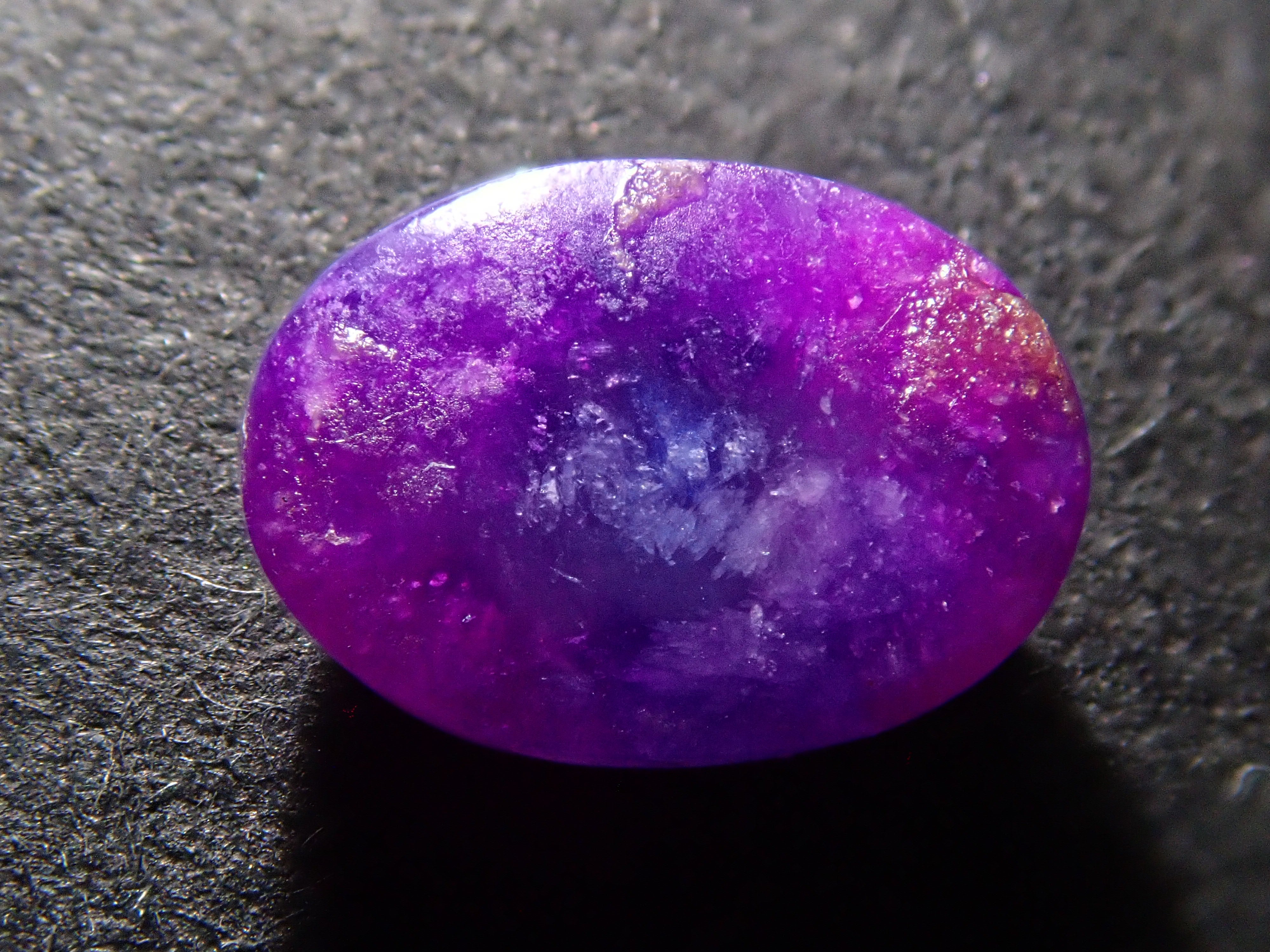 【12561947掲載】南アフリカ産スギライト 0.908ctルース