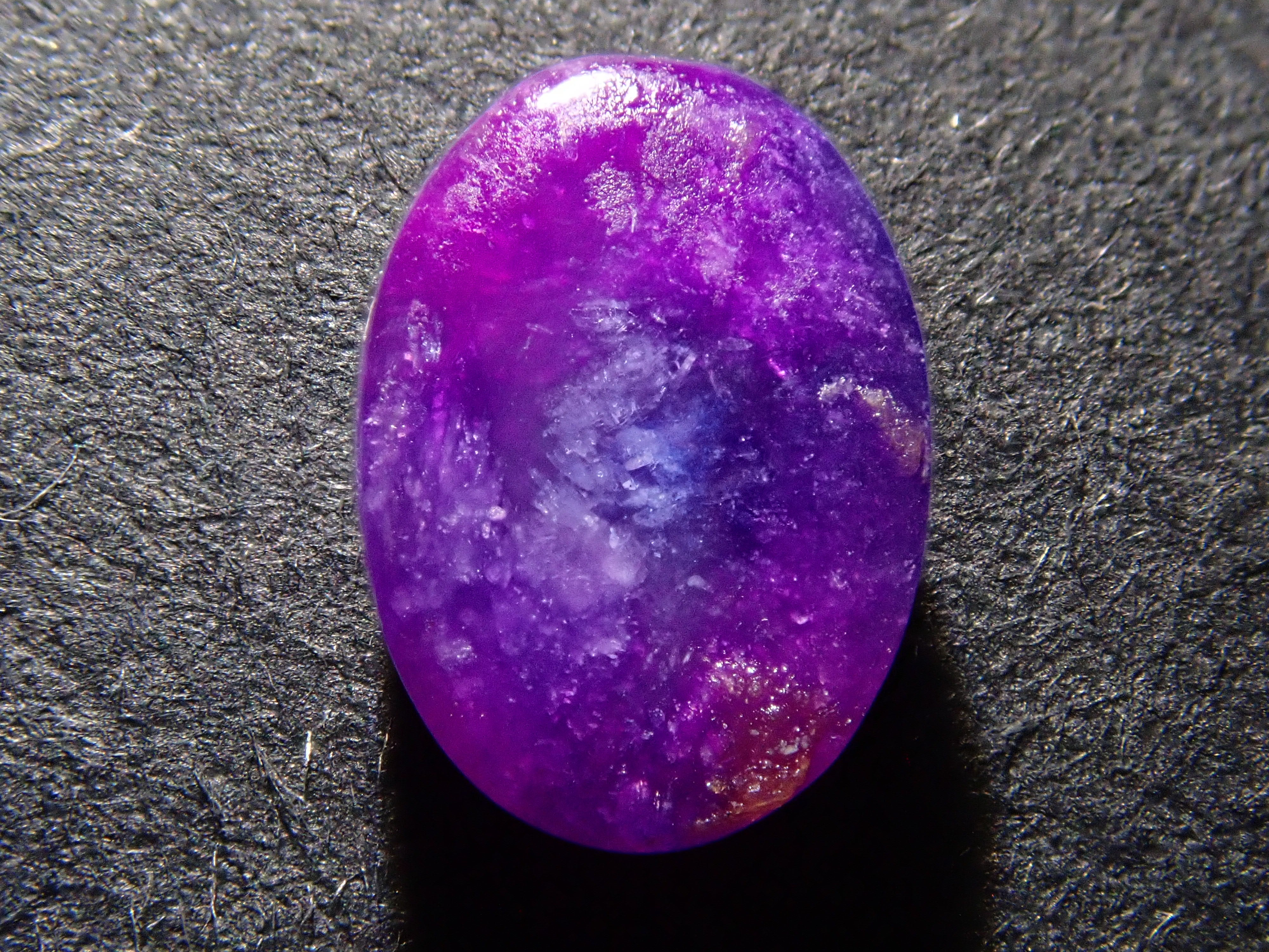 【12561947掲載】南アフリカ産スギライト 0.908ctルース