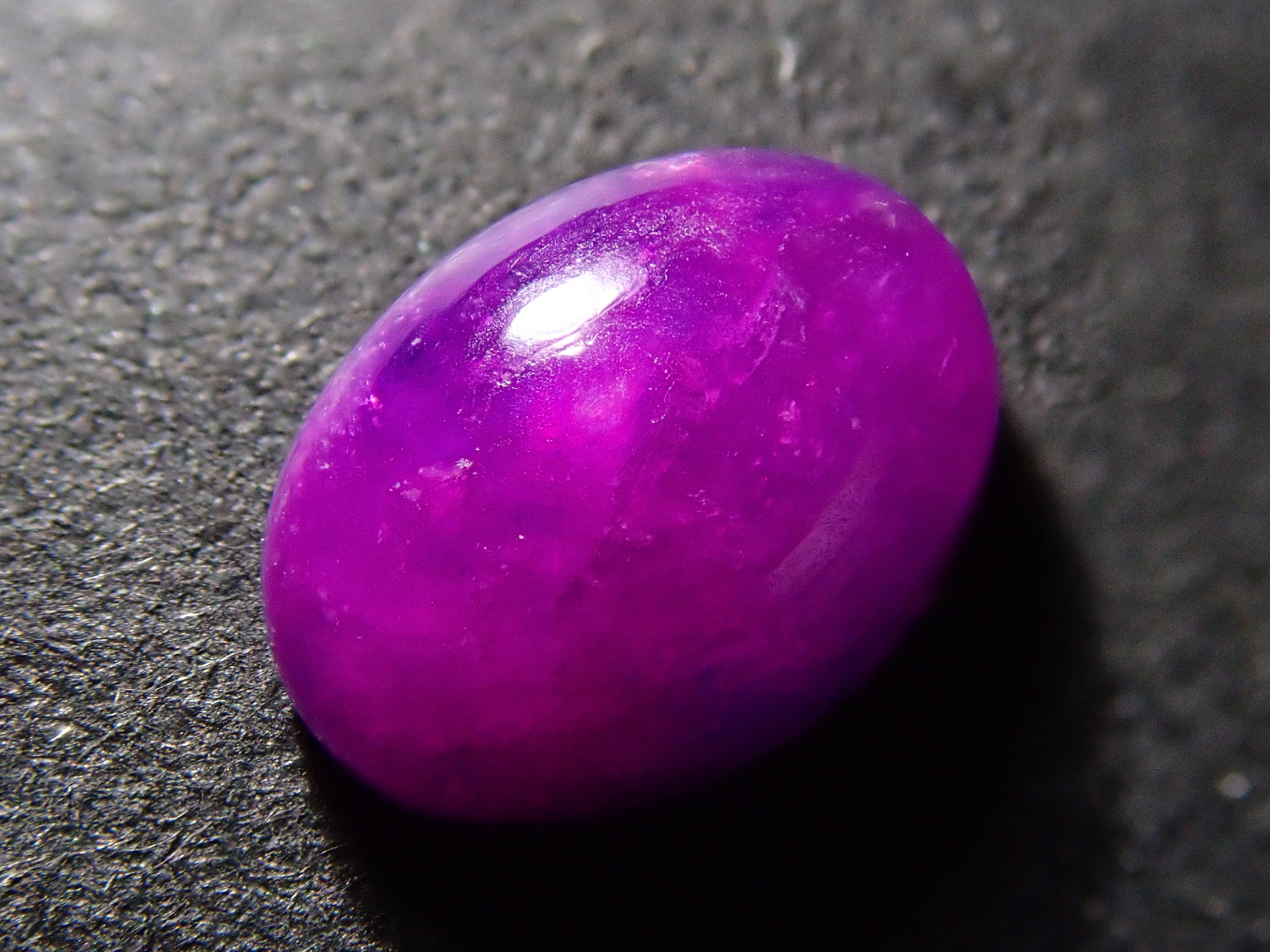 【12561949掲載】南アフリカ産スギライト 0.850ctルース