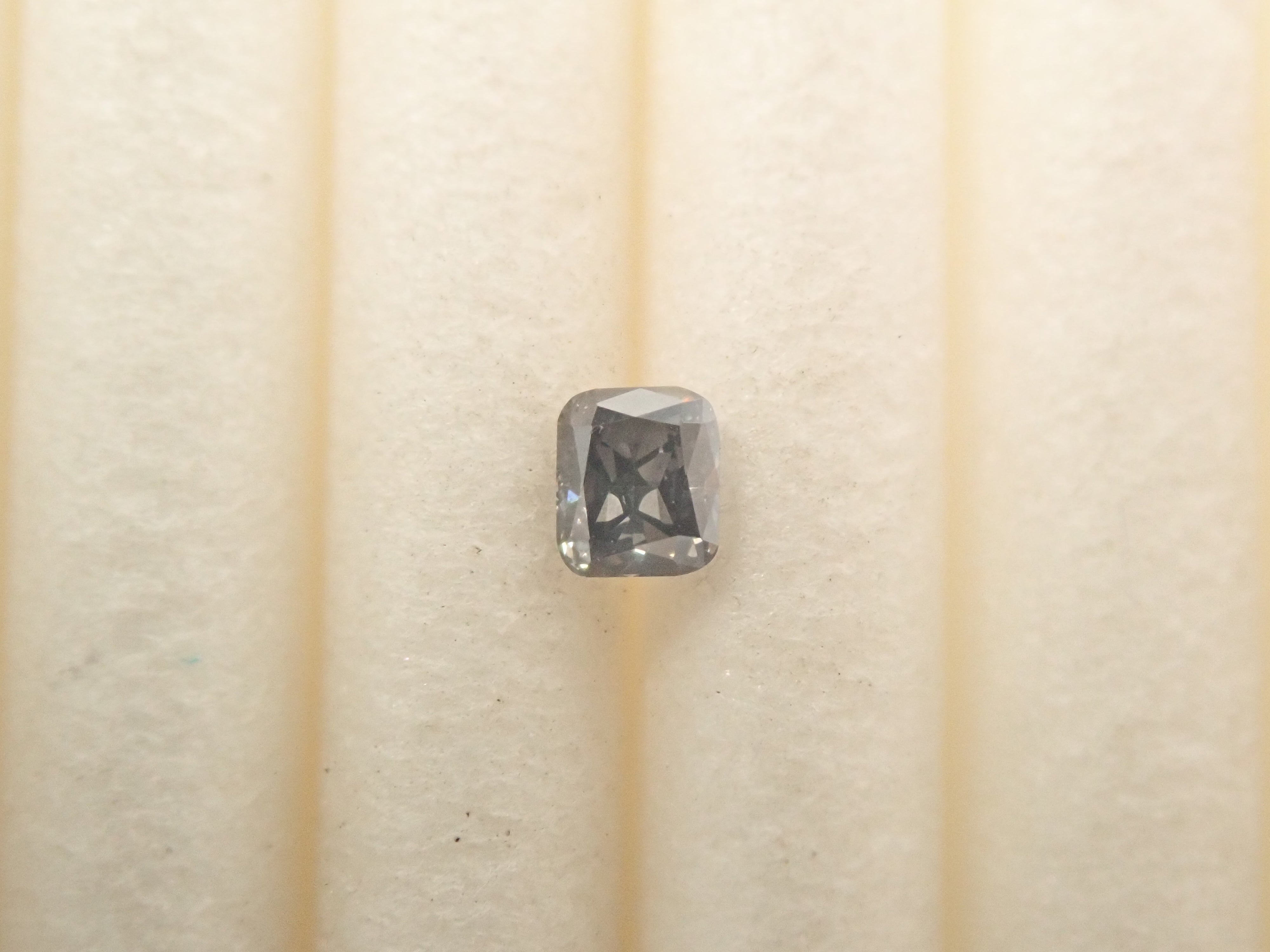 【32501854掲載】グレーダイヤモンド 0.079ctルース(FANCY DARK GRAY, I-1)