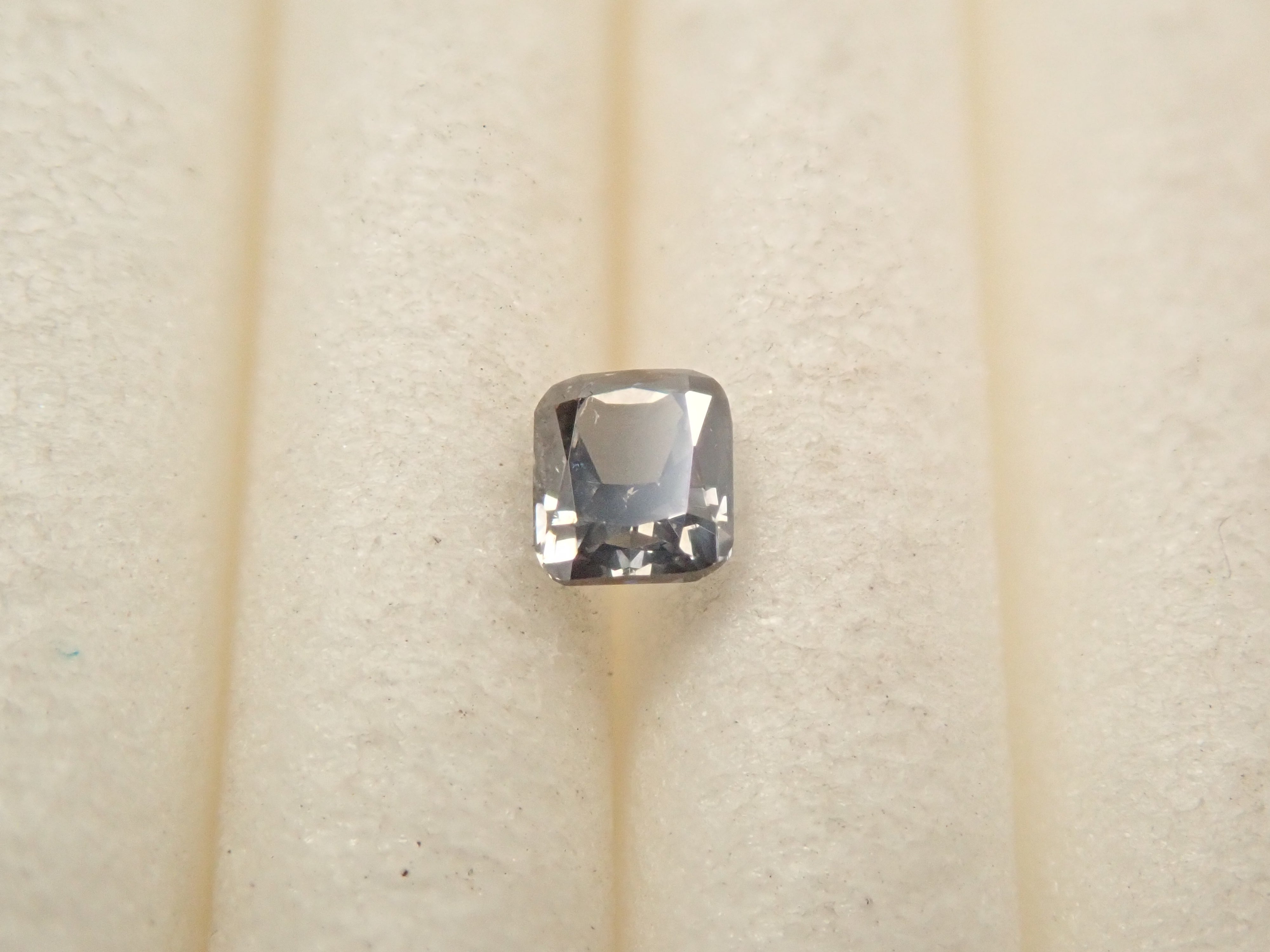 【32501854掲載】グレーダイヤモンド 0.079ctルース(FANCY DARK GRAY, I-1)