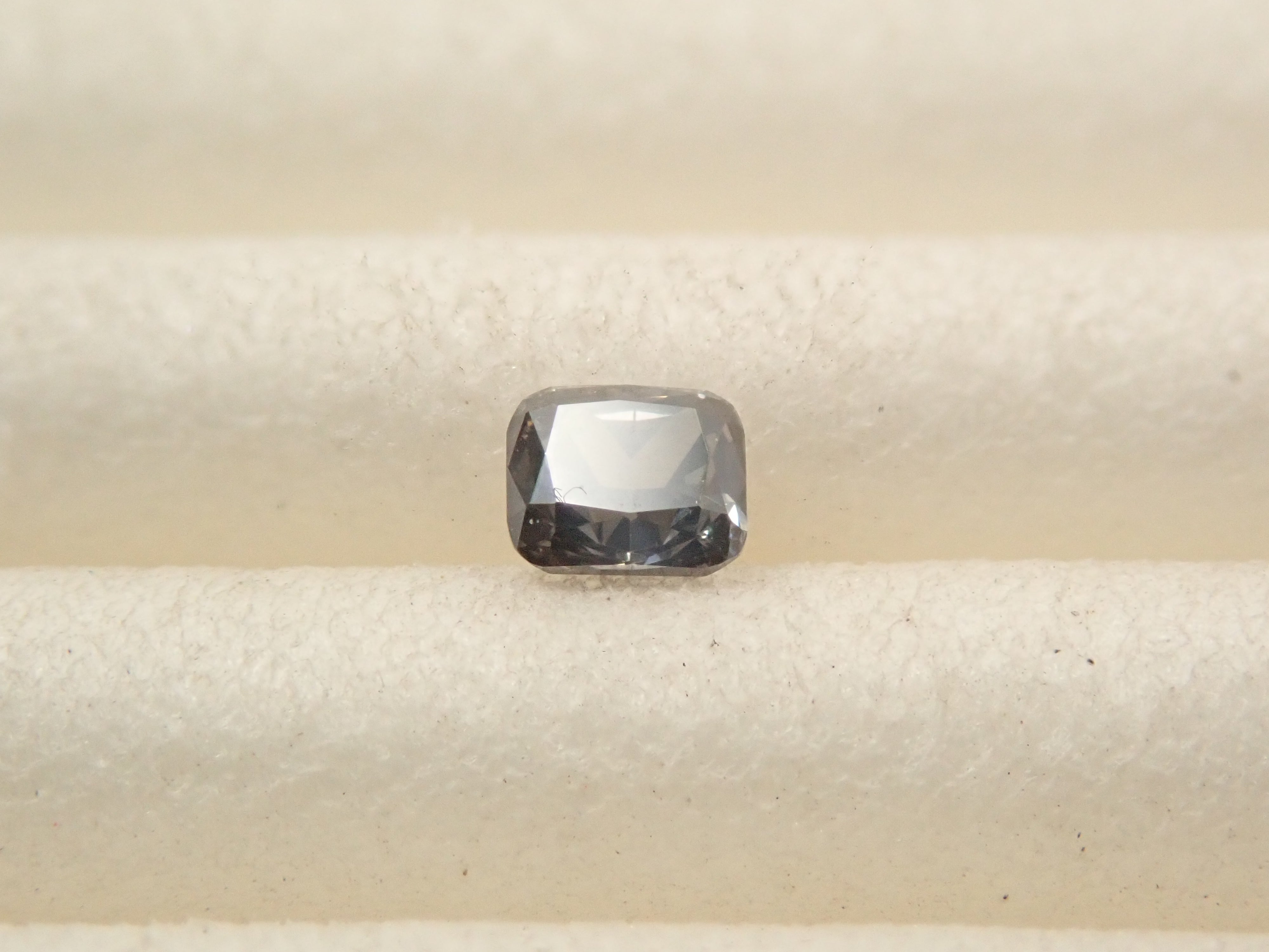 【32501854掲載】グレーダイヤモンド 0.079ctルース(FANCY DARK GRAY, I-1)