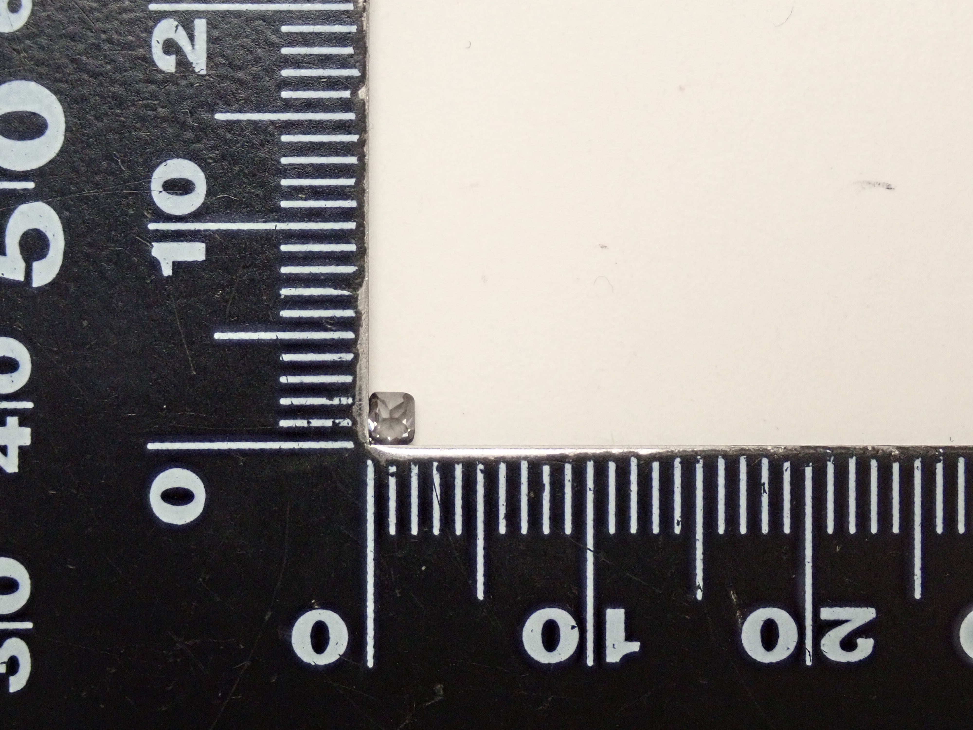 【32501854掲載】グレーダイヤモンド 0.079ctルース(FANCY DARK GRAY, I-1)