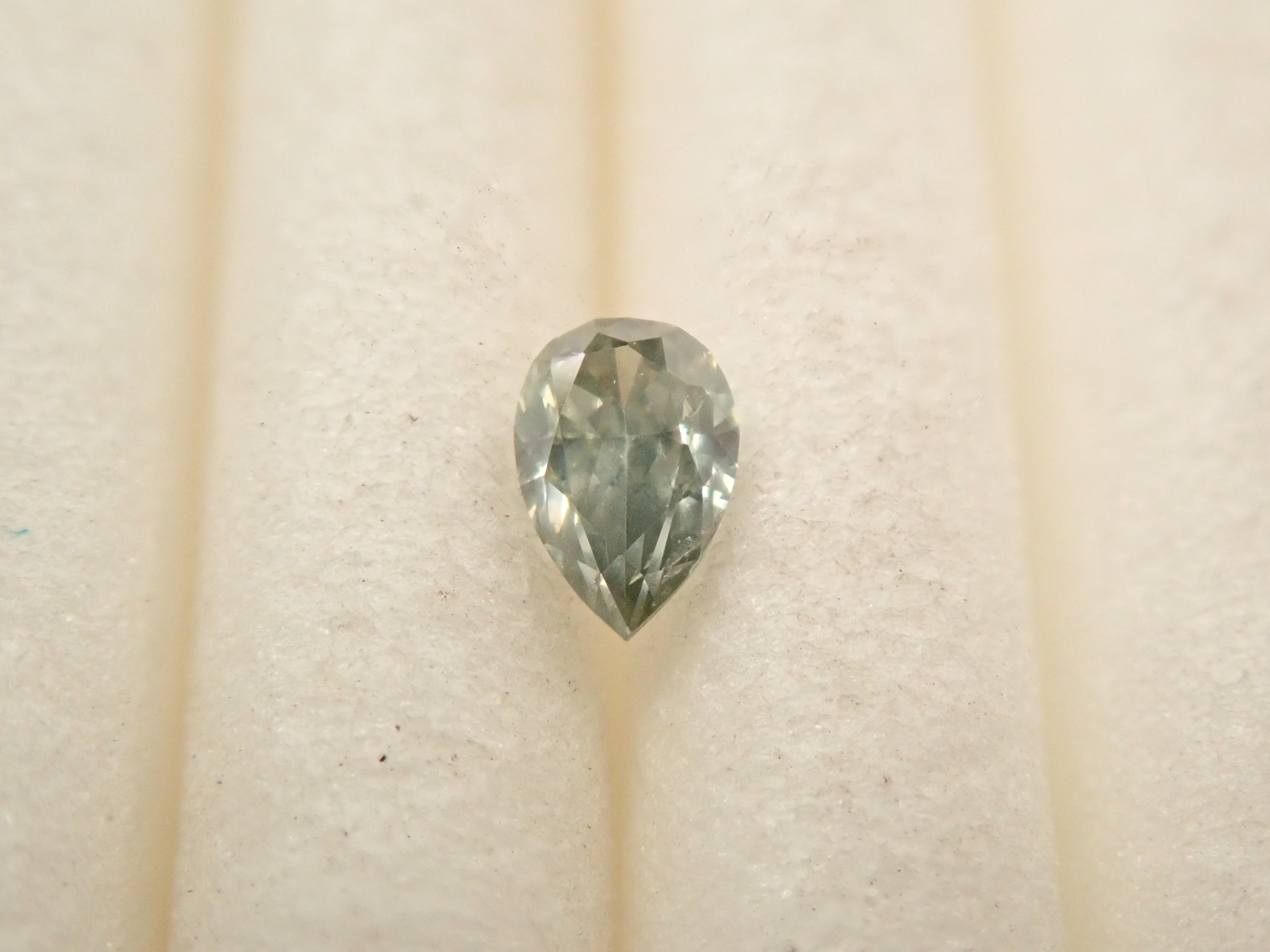 【32501855掲載】グリーンダイヤモンド 0.084ctルース(FANCY GRAY GREEN, I-1)