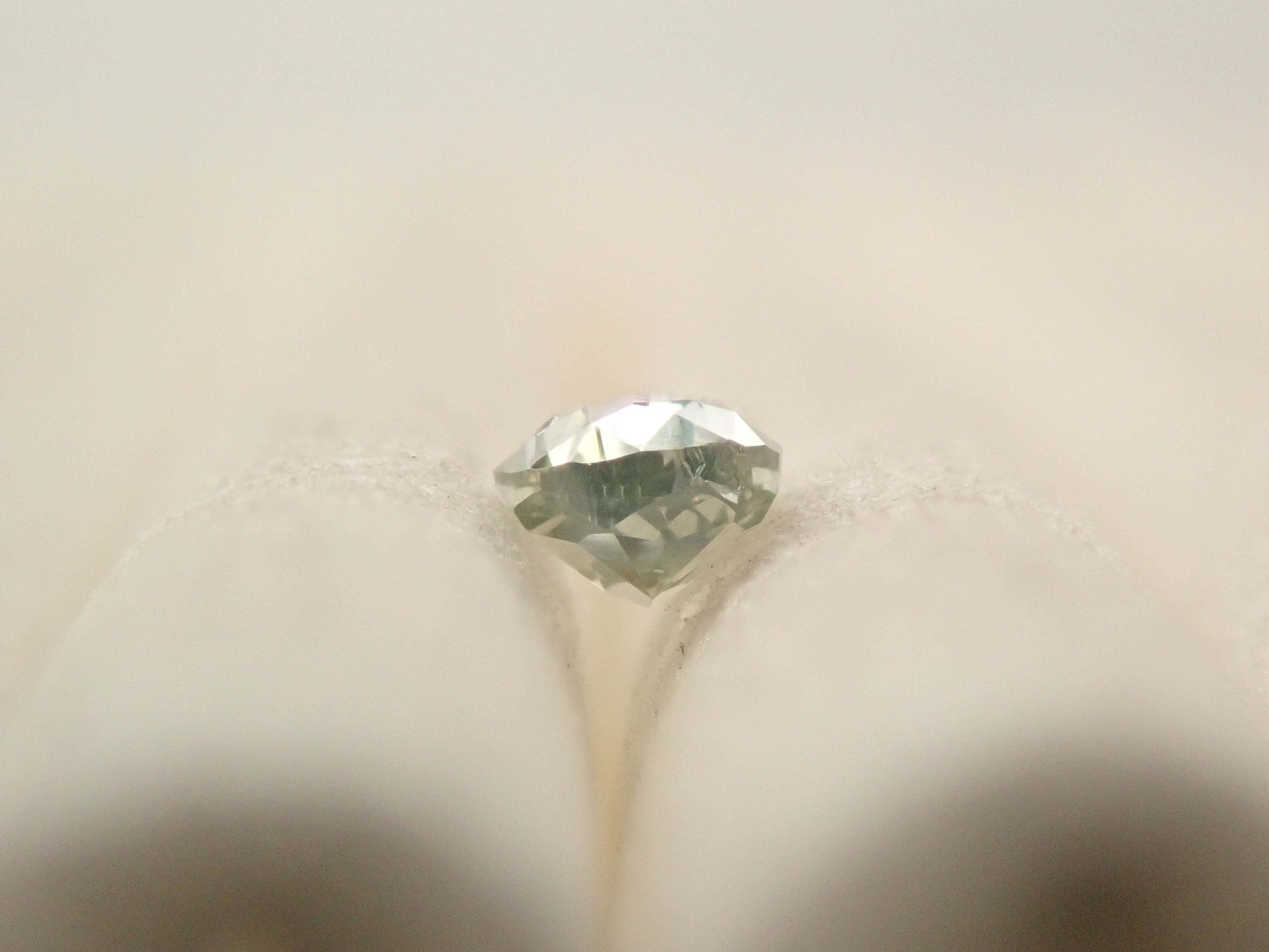 【32501855掲載】グリーンダイヤモンド 0.084ctルース(FANCY GRAY GREEN, I-1)