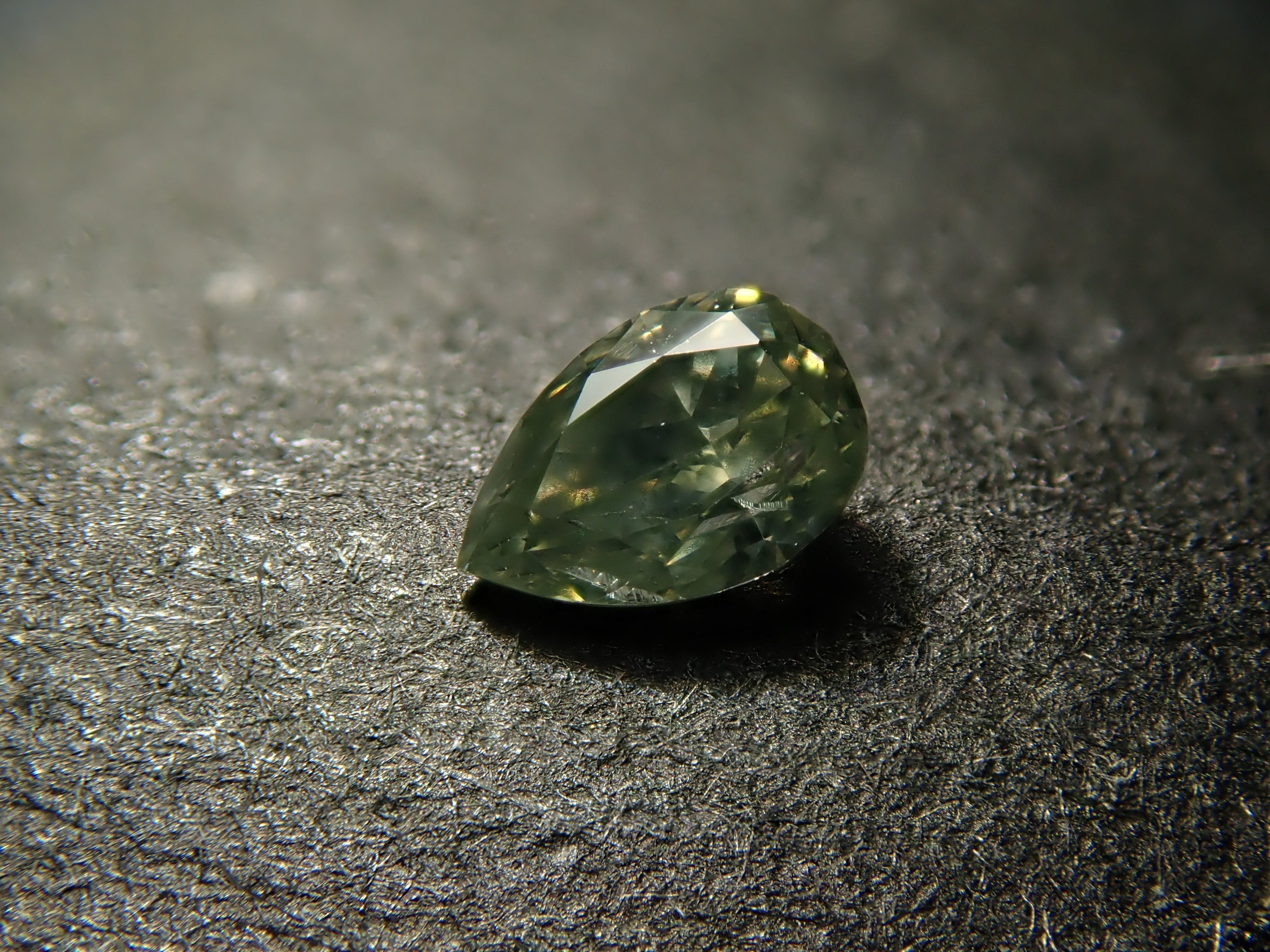 【32501855掲載】グリーンダイヤモンド 0.084ctルース(FANCY GRAY GREEN, I-1)