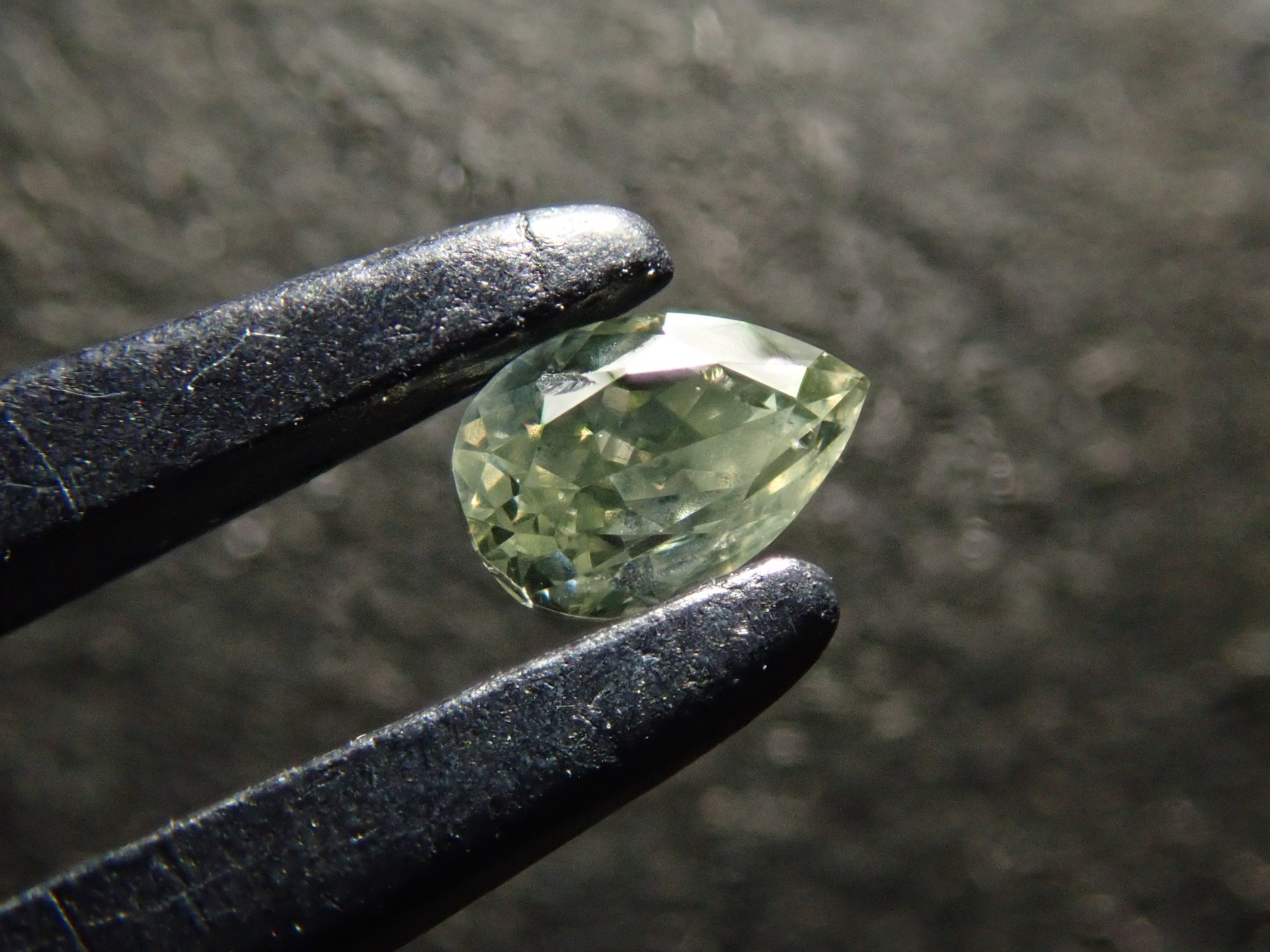 【32501855掲載】グリーンダイヤモンド 0.084ctルース(FANCY GRAY GREEN, I-1)