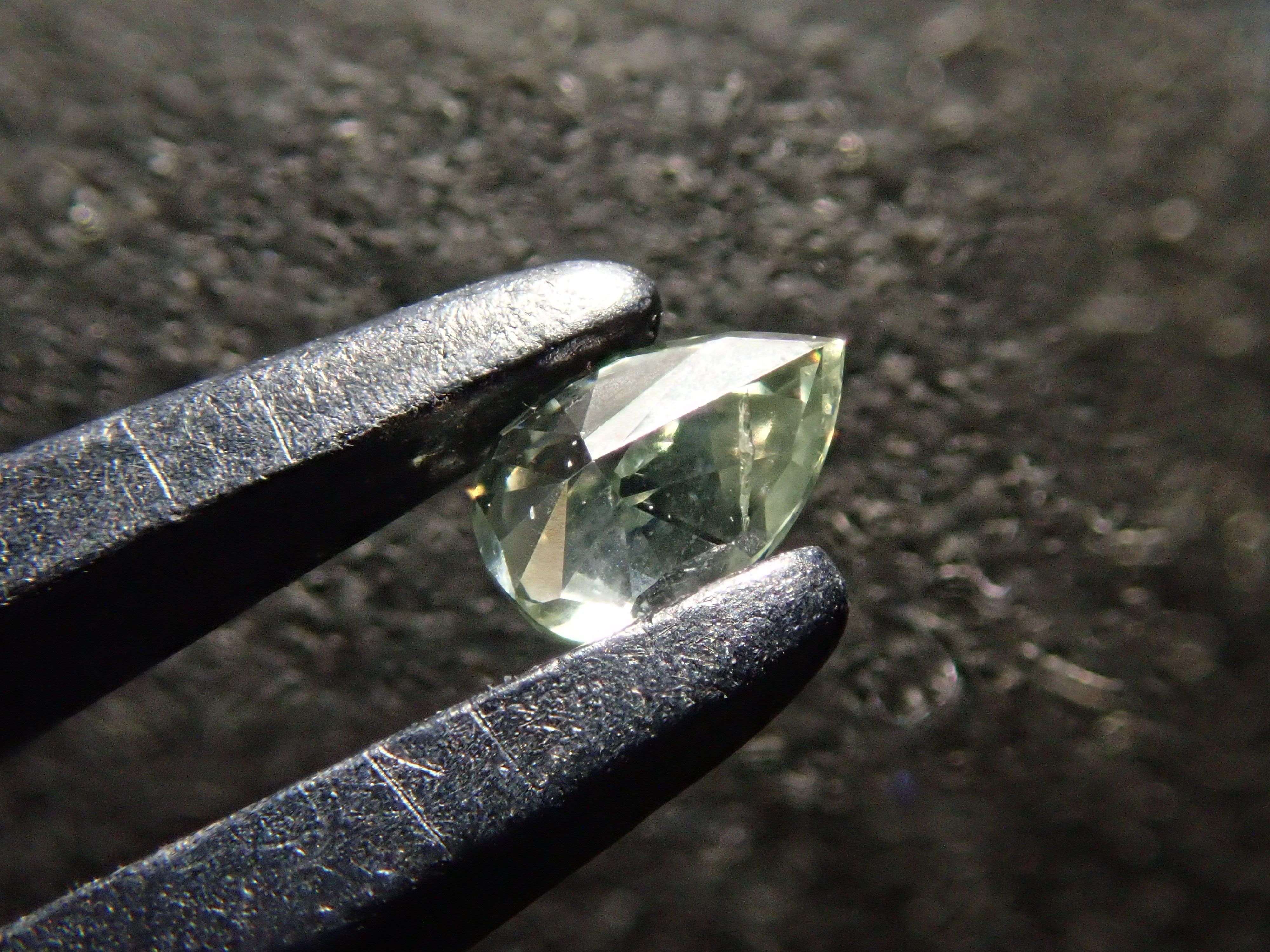 【32501855掲載】グリーンダイヤモンド 0.084ctルース(FANCY GRAY GREEN, I-1)