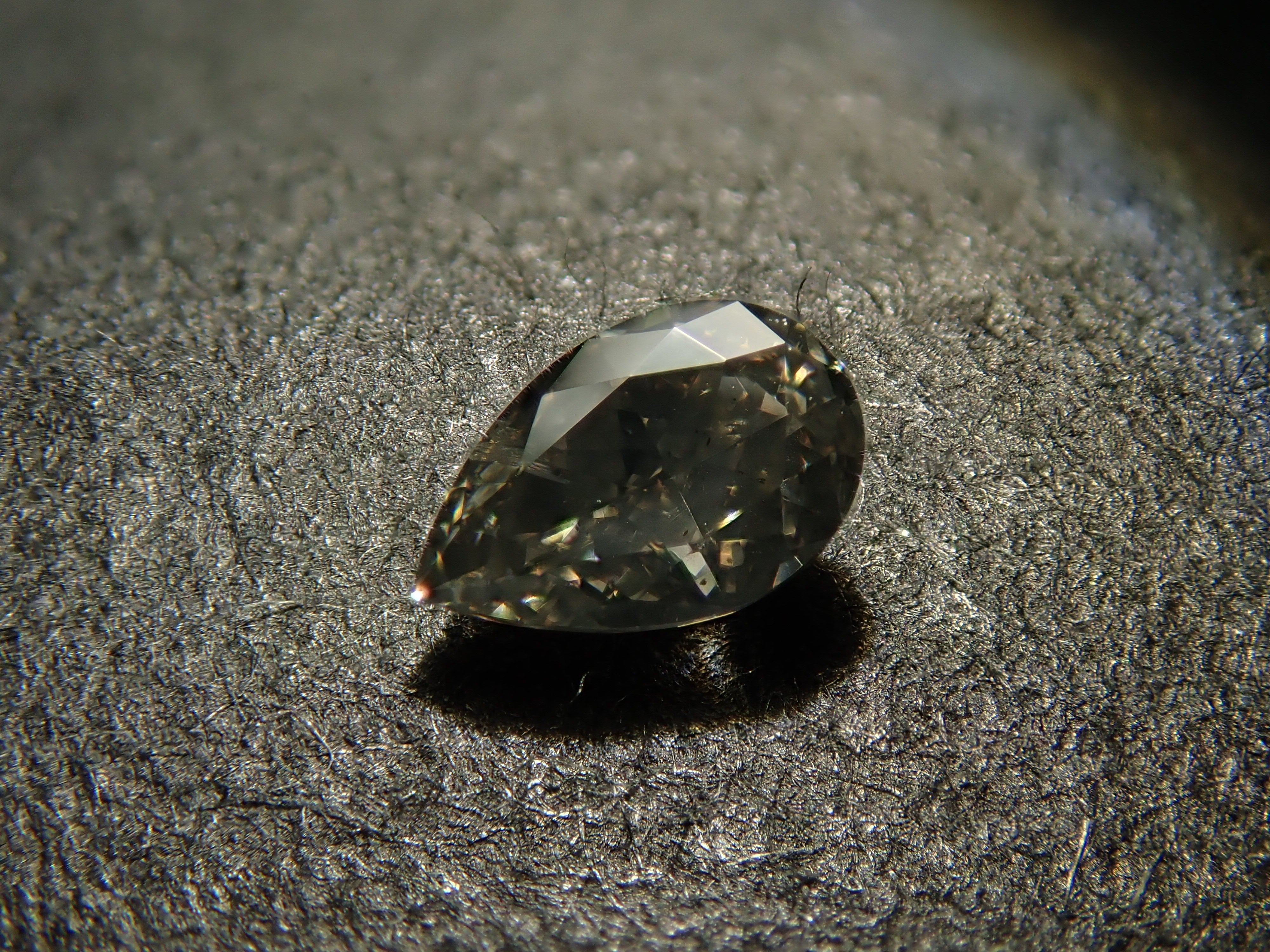 【32501856掲載】グレーダイヤモンド 0.107ctルース(FANCY GRAY, I-1)