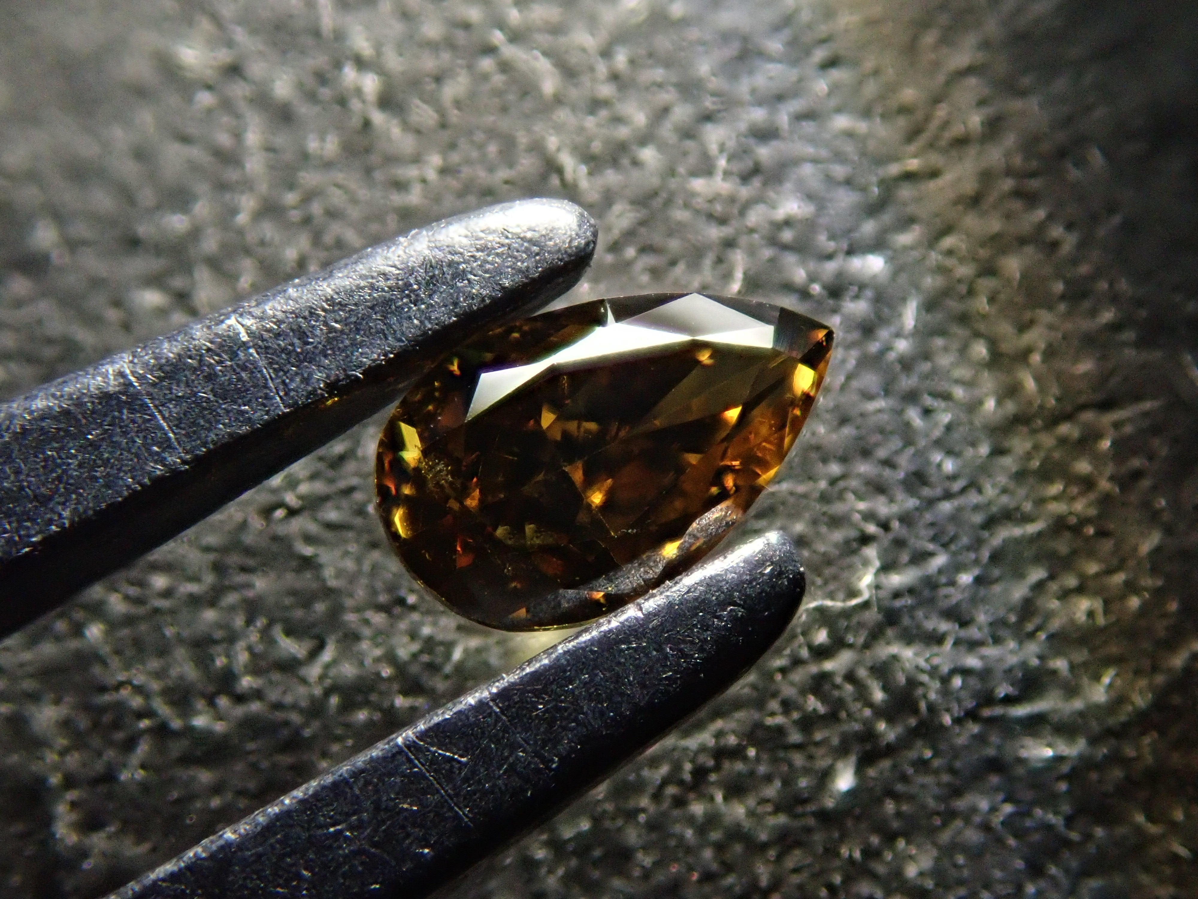 【32501860掲載】ブラウンダイヤモンド 0.174ctルース(FANCY DARK BROWN, SI-2)