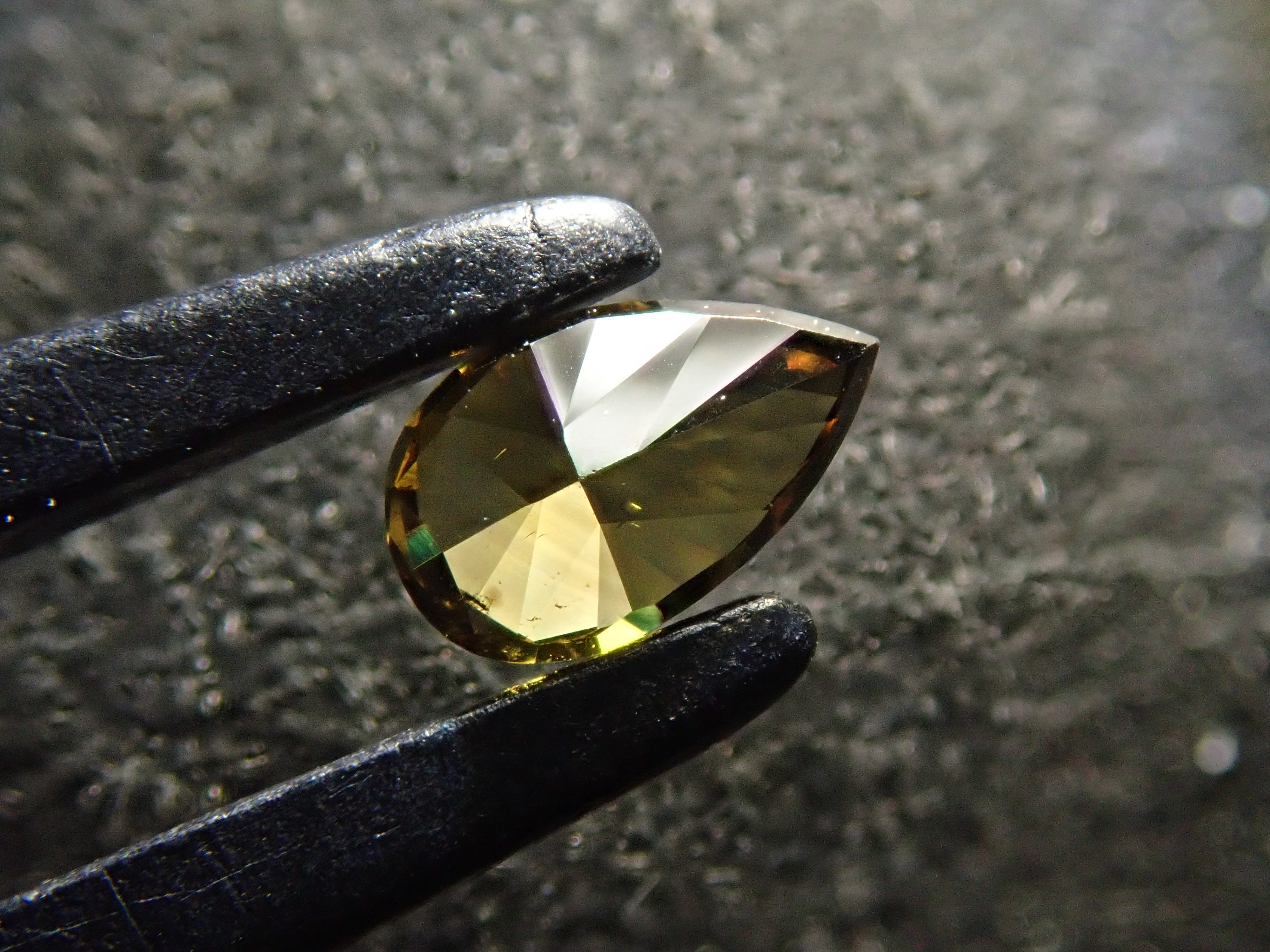 【32501860掲載】ブラウンダイヤモンド 0.174ctルース(FANCY DARK BROWN, SI-2)