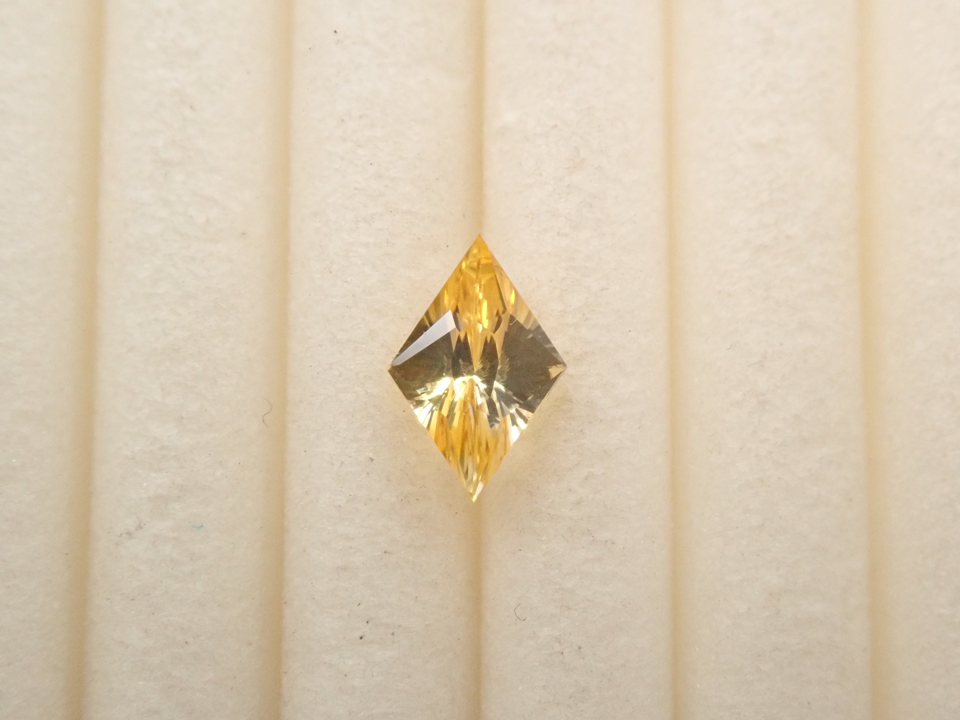 【12561129掲載】スリランカ産イエローサファイア 0.291ctルース