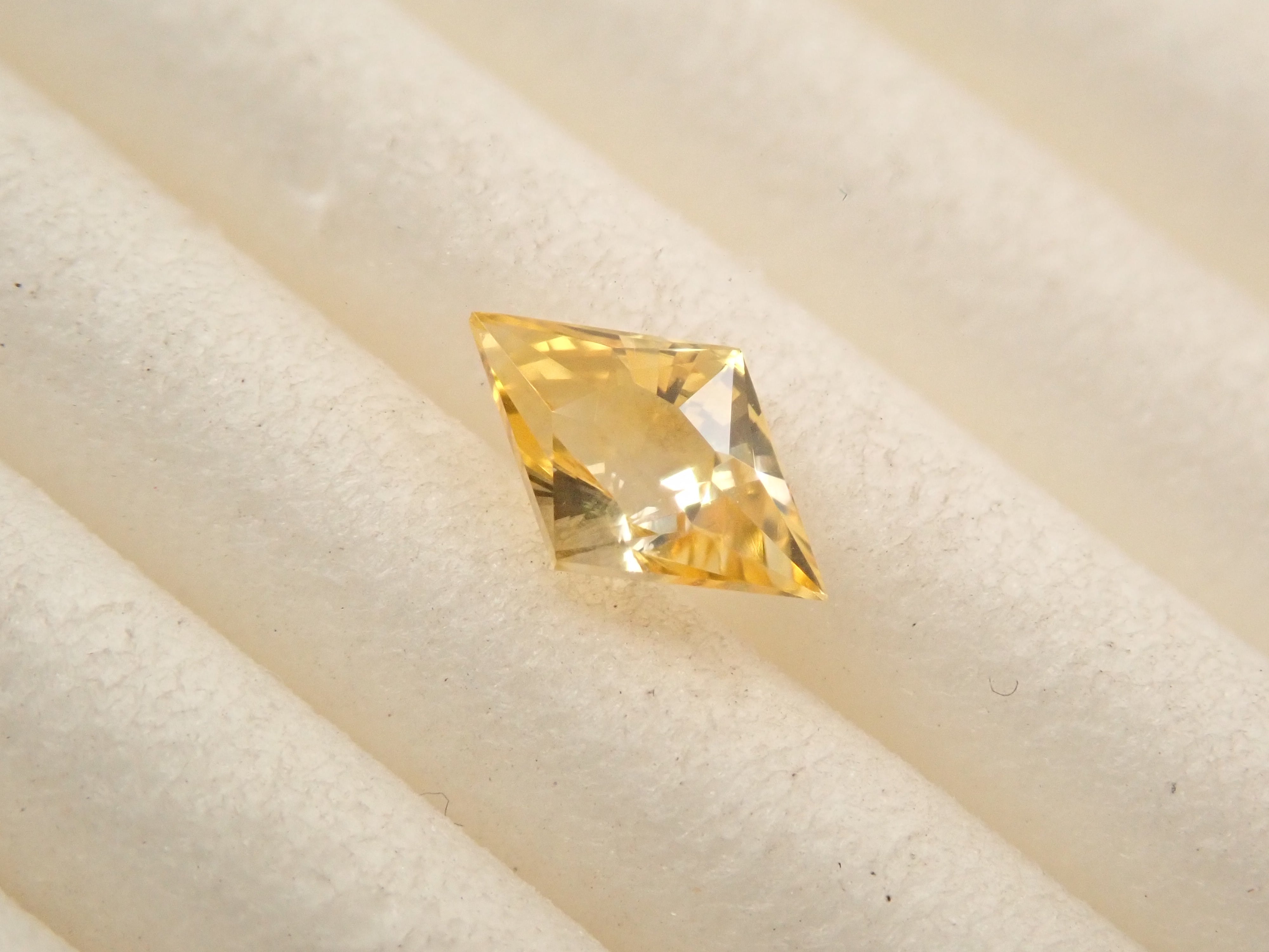 【12561129掲載】スリランカ産イエローサファイア 0.291ctルース