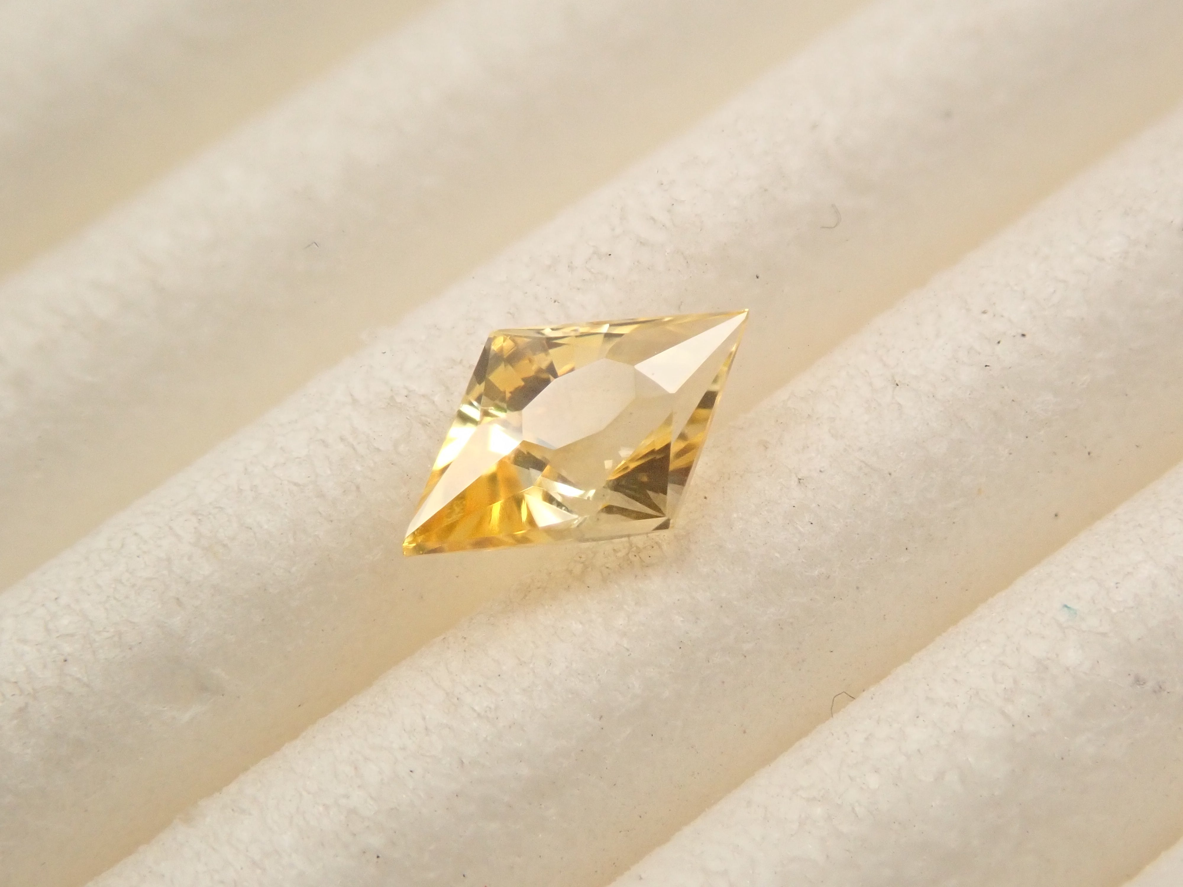 【12561129掲載】スリランカ産イエローサファイア 0.291ctルース
