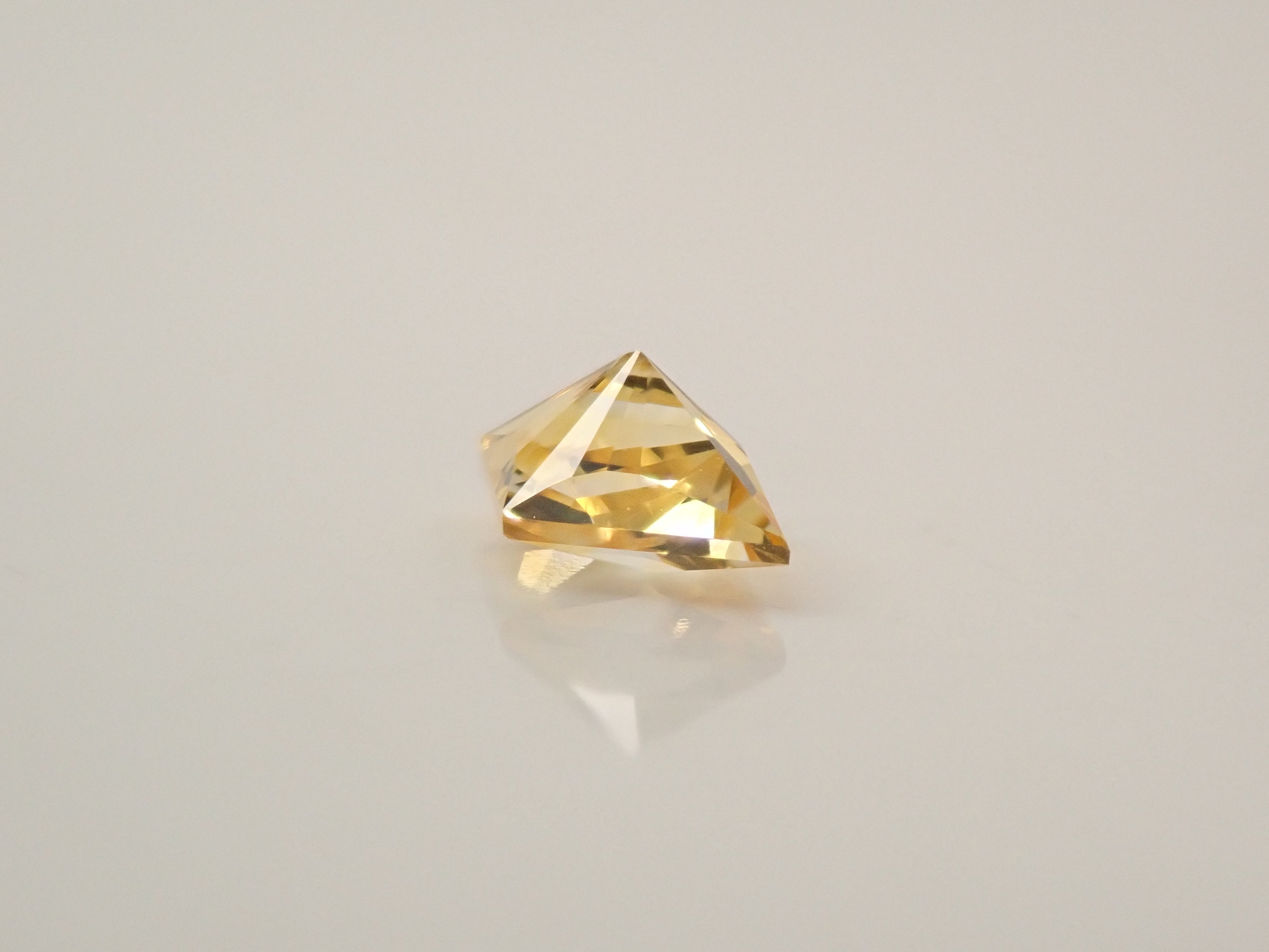 【12561129掲載】スリランカ産イエローサファイア 0.291ctルース