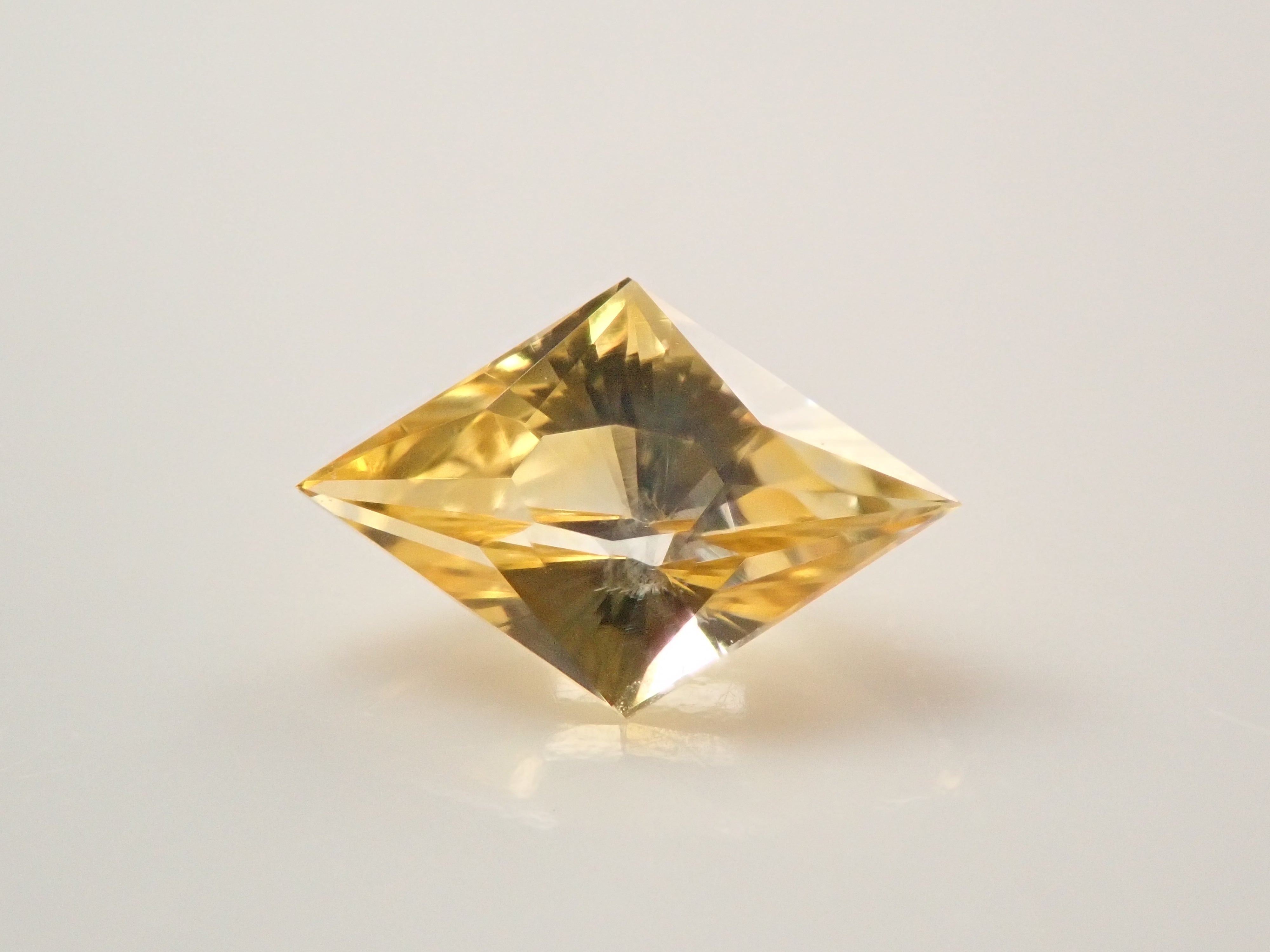 【12561129掲載】スリランカ産イエローサファイア 0.291ctルース