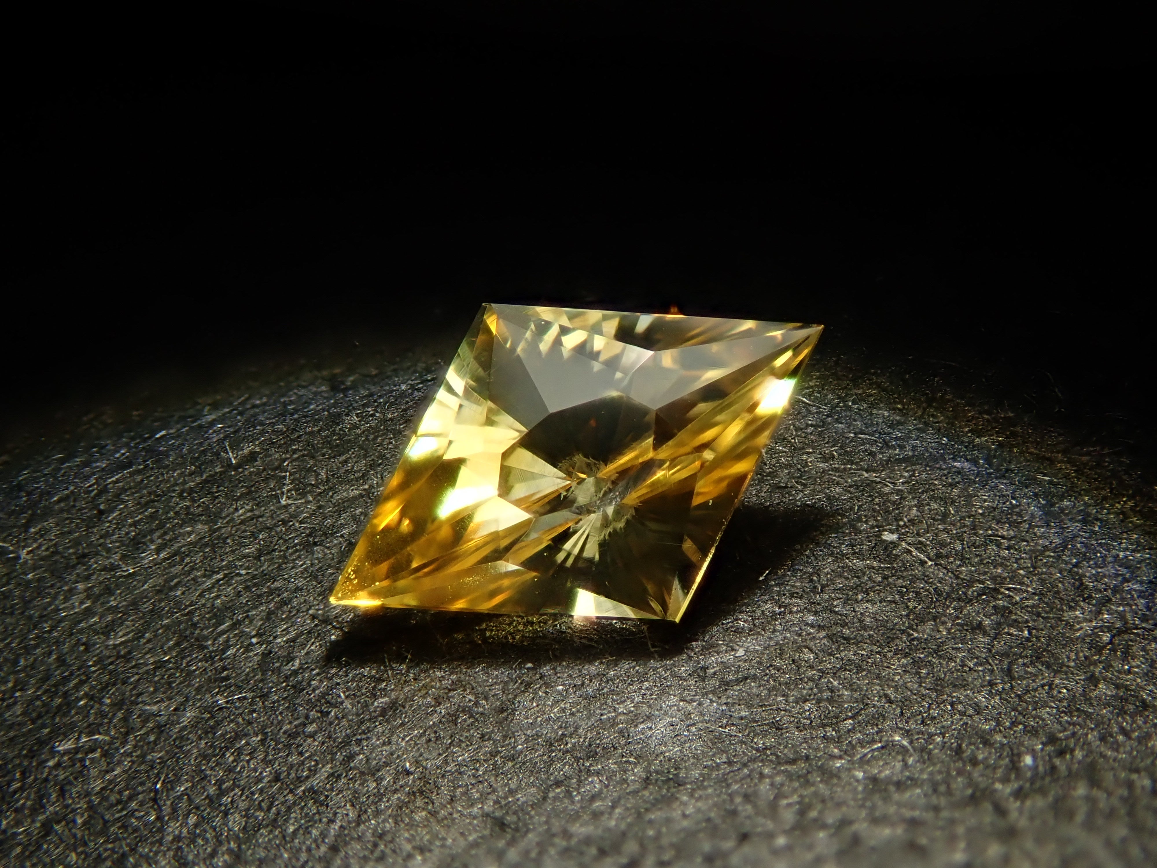 【12561129掲載】スリランカ産イエローサファイア 0.291ctルース