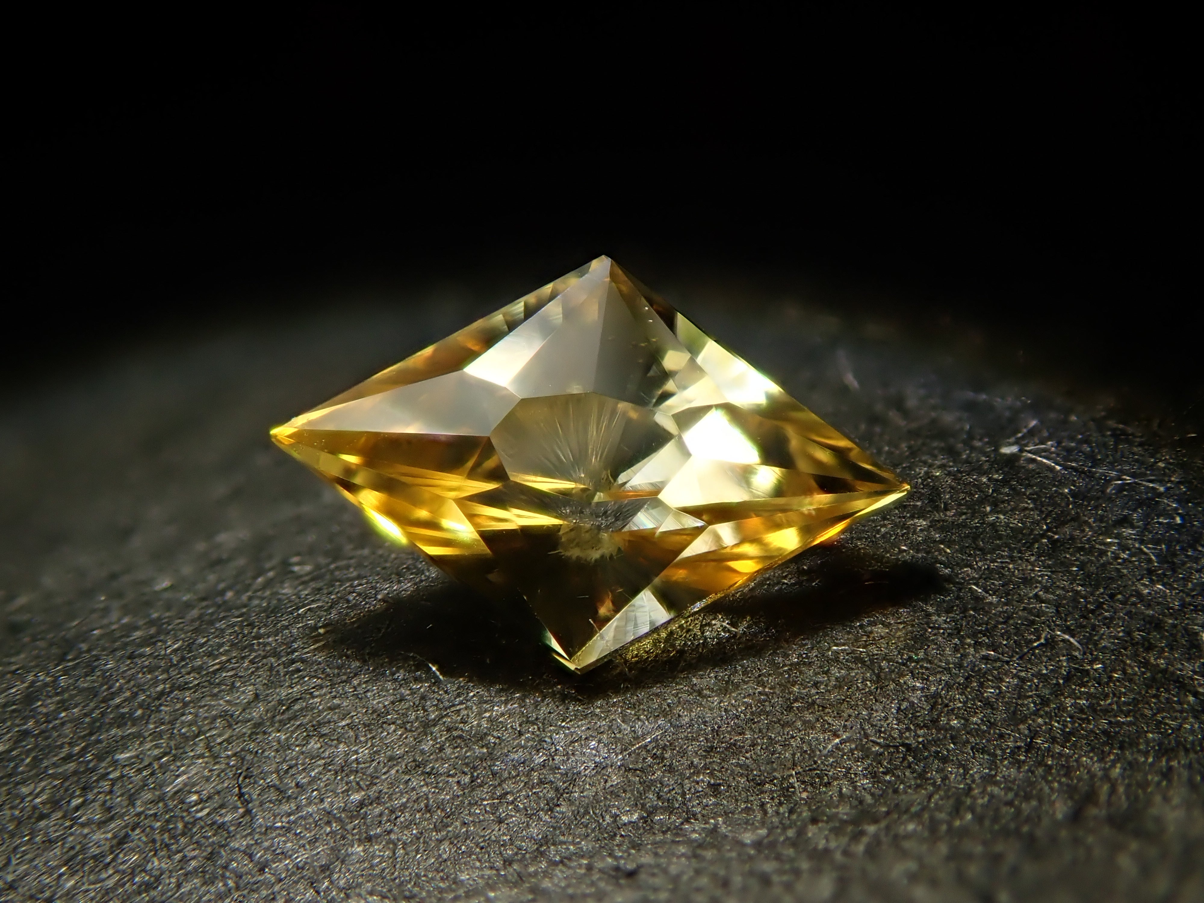 【12561129掲載】スリランカ産イエローサファイア 0.291ctルース