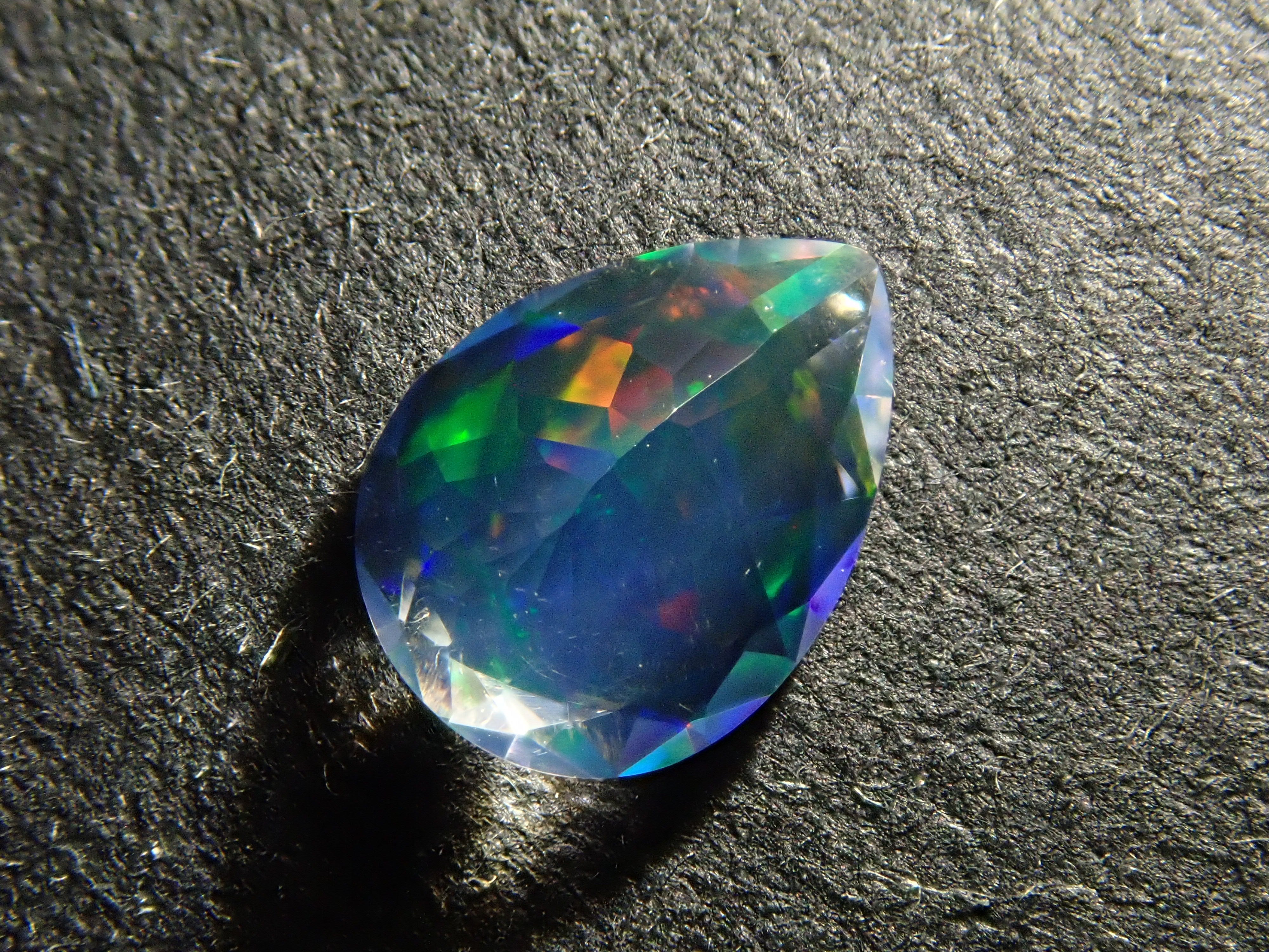 【12561168掲載】メキシコ産ウォーターオパール(ファセットカット) 0.349ctルース