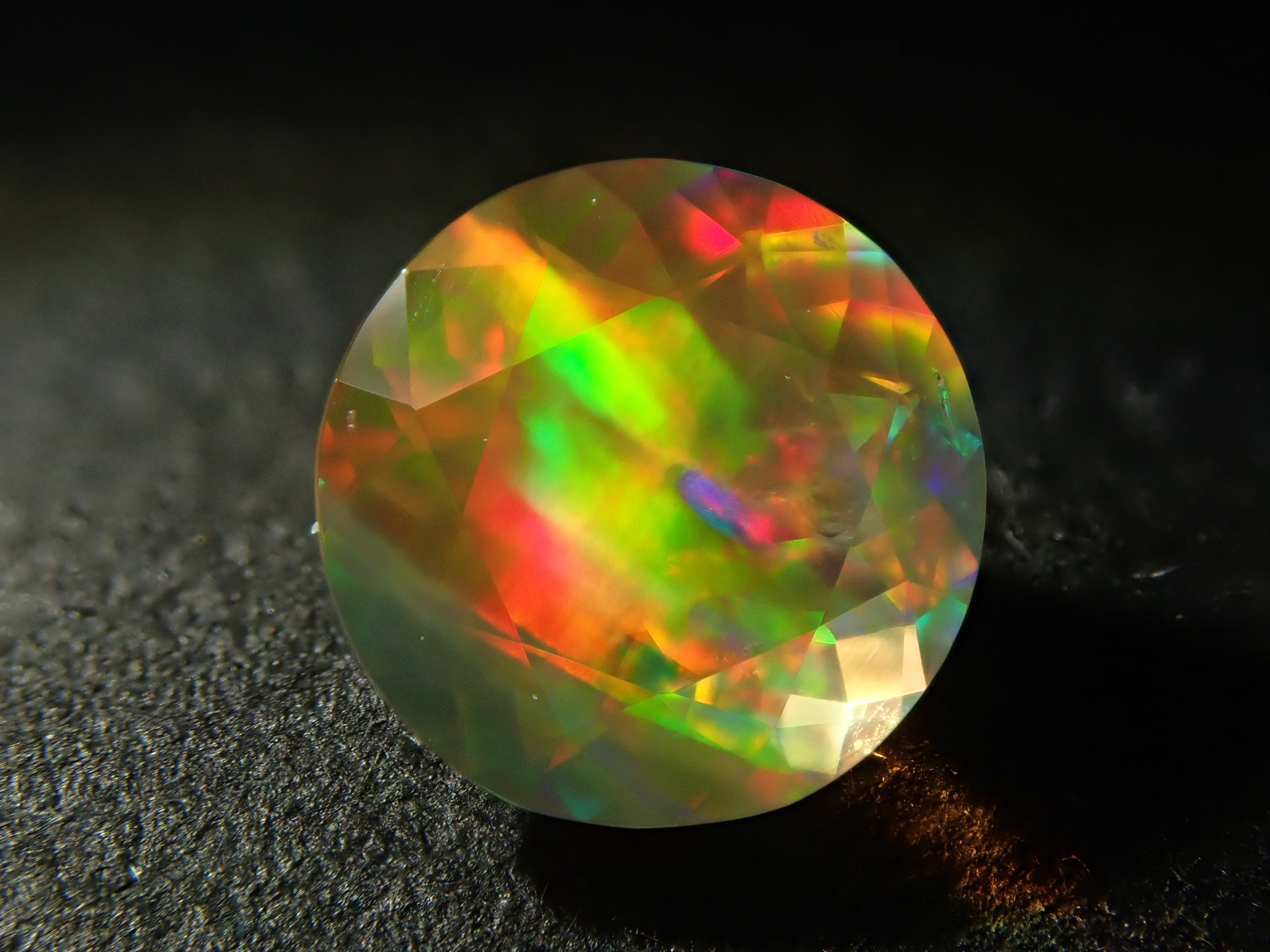 【12561174掲載】メキシコ産ファイアオパール(ファセットカット) 0.517ctルース