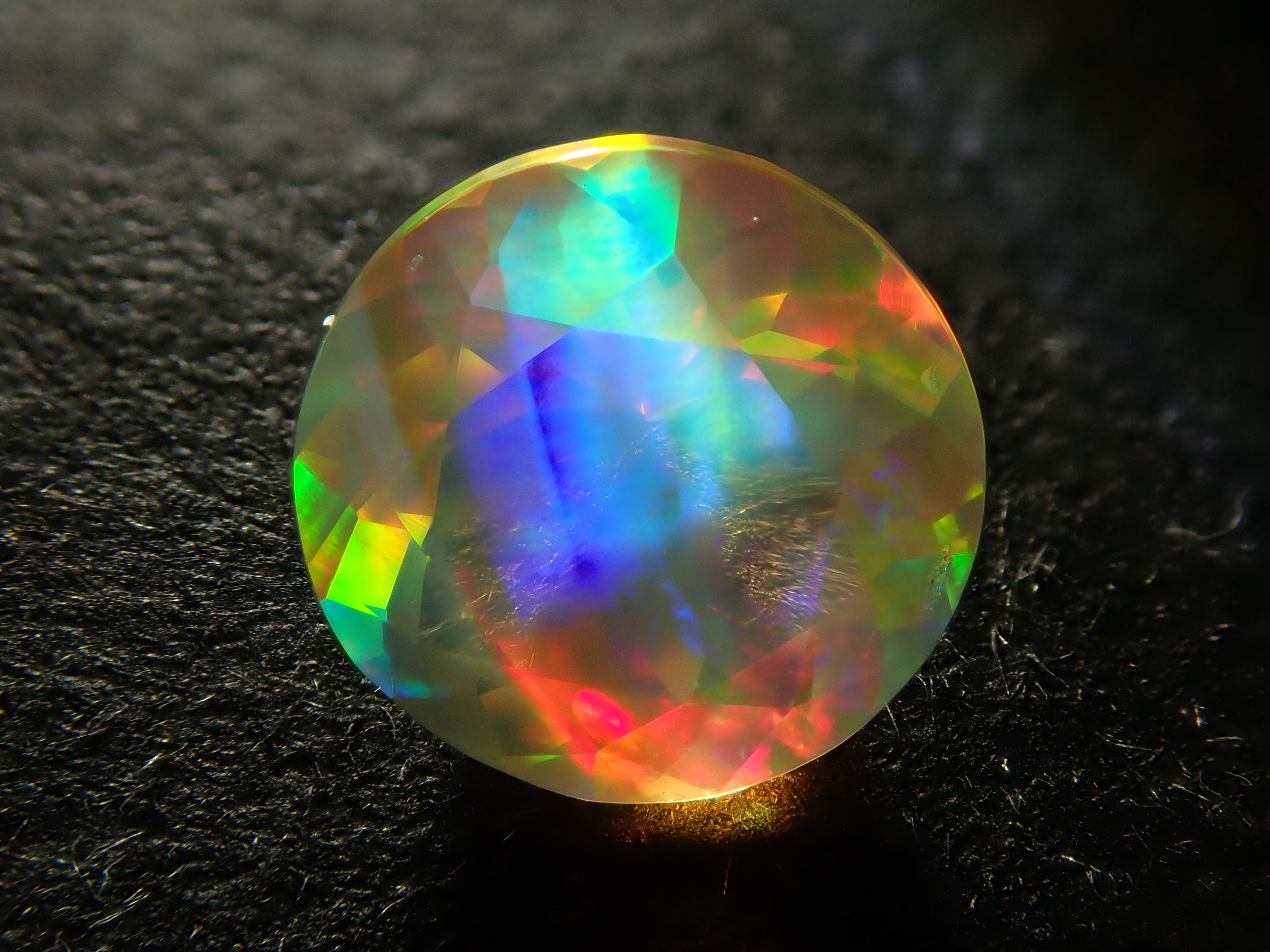 【3/24 22點開賣】墨西哥產刻面火歐泊 5.9mm/0.517ct裸石