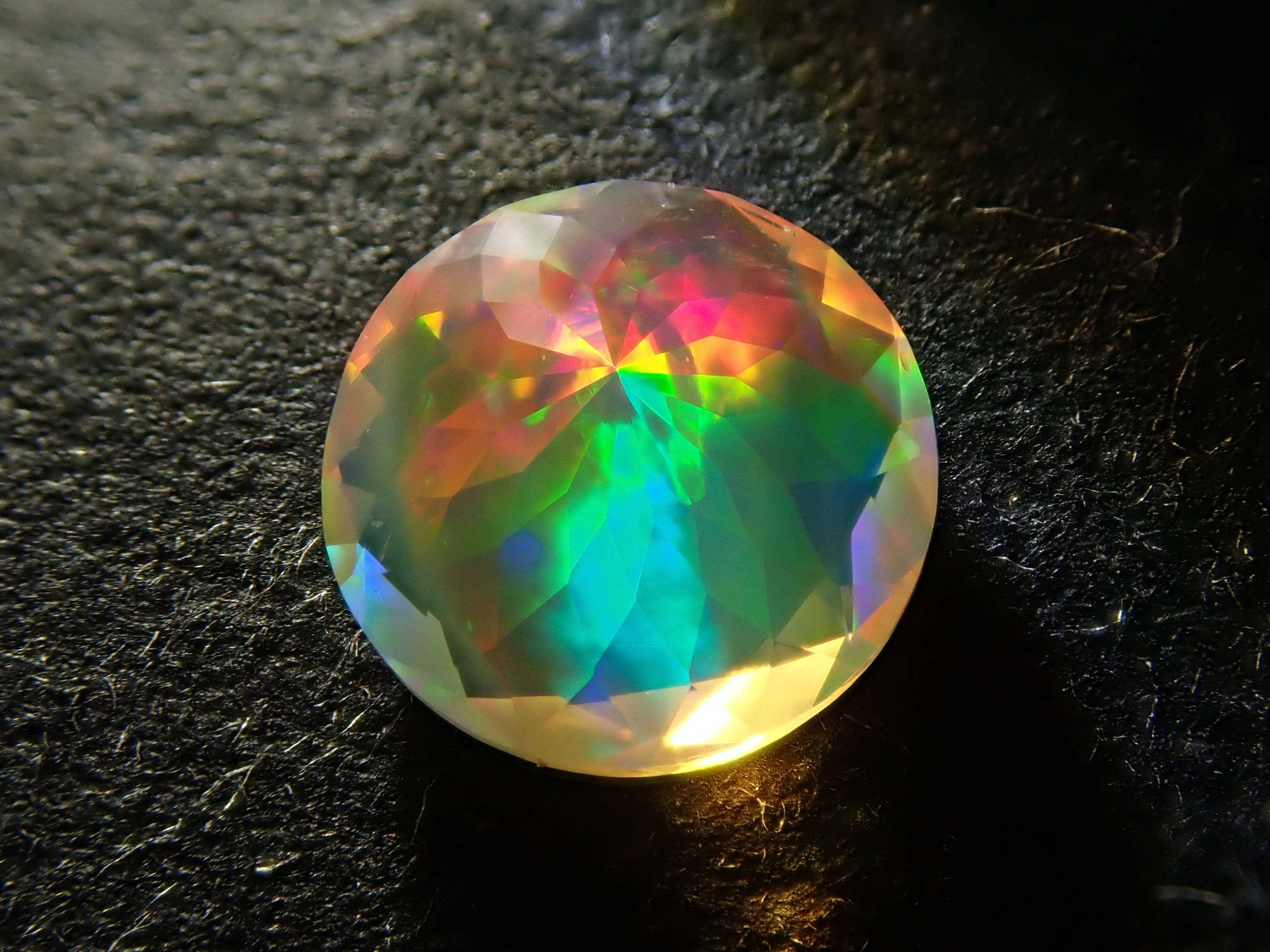 【3/24 22點開賣】墨西哥產刻面火歐泊 5.9mm/0.517ct裸石