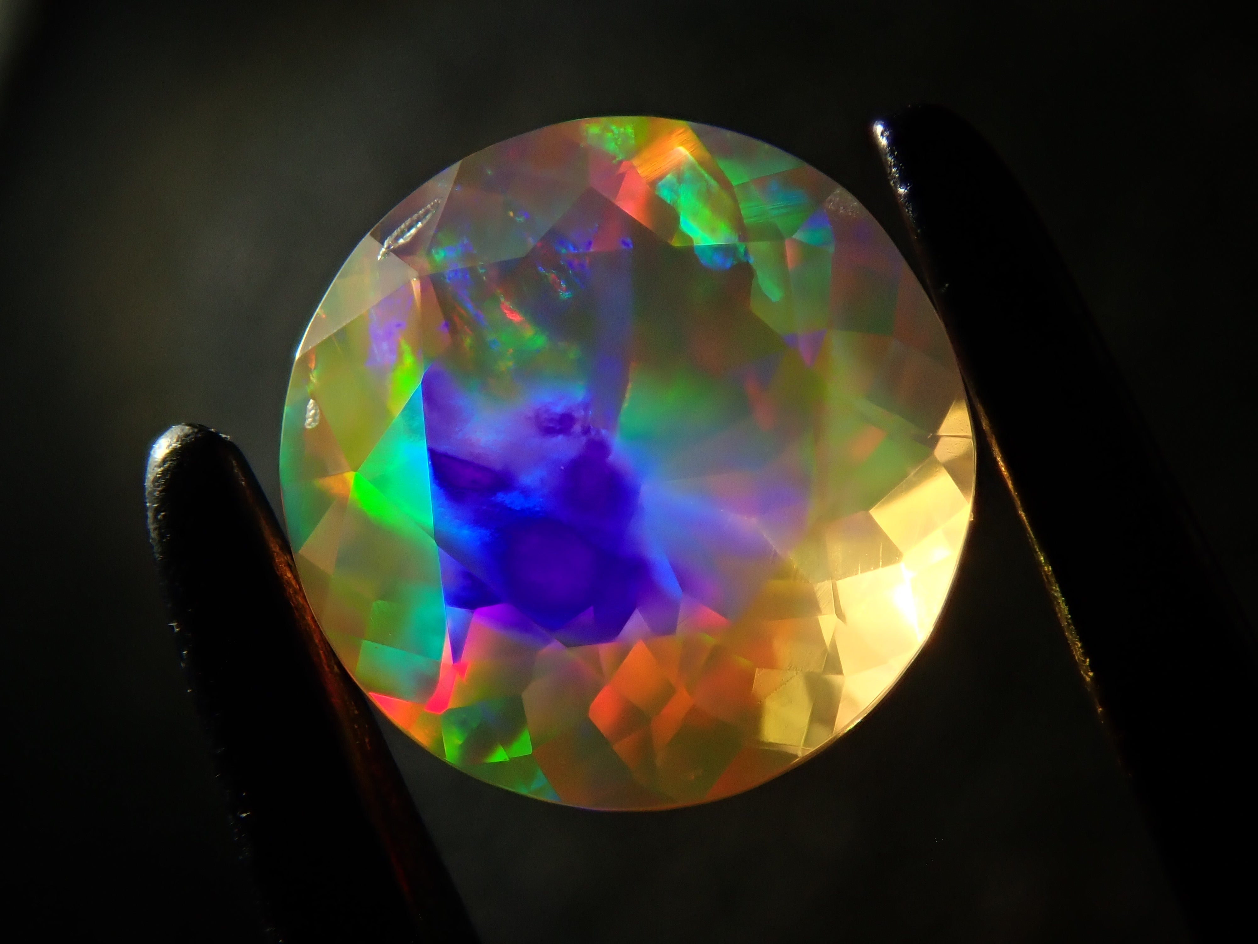 【3/24 22點開賣】墨西哥產刻面火歐泊 5.9mm/0.517ct裸石