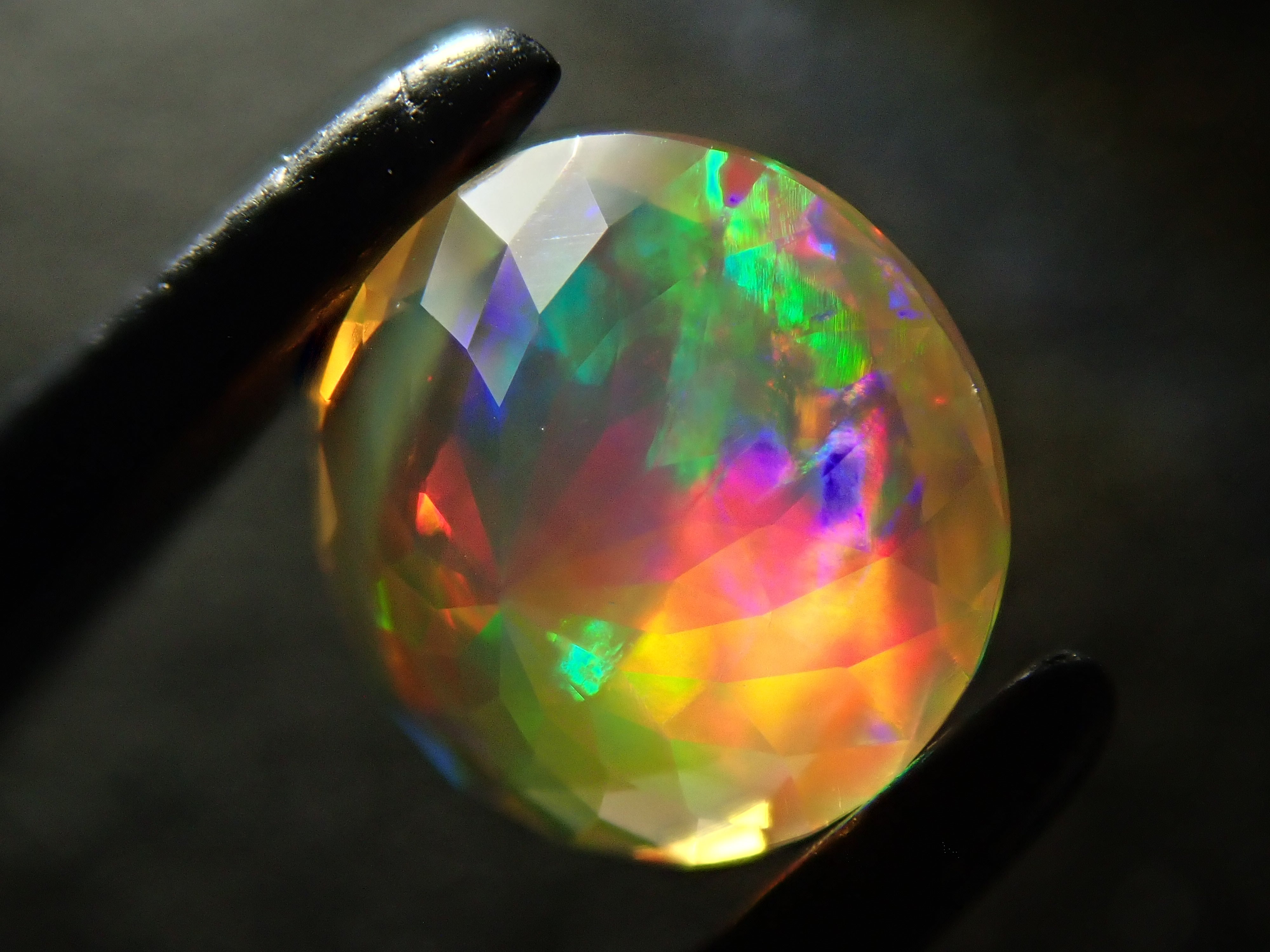 【3/24 22點開賣】墨西哥產刻面火歐泊 5.9mm/0.517ct裸石