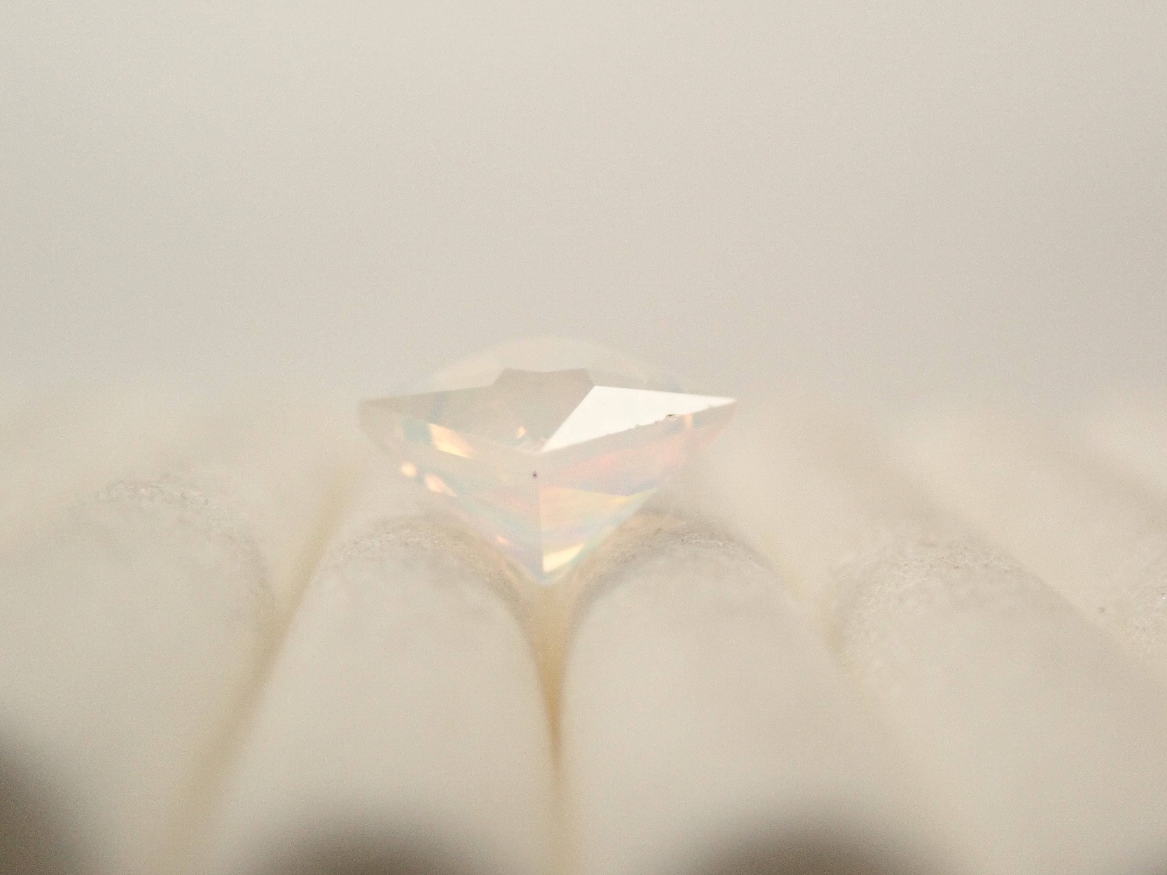 【12561176掲載】メキシコ産オパール(ファセットカット) 0.644ctルース