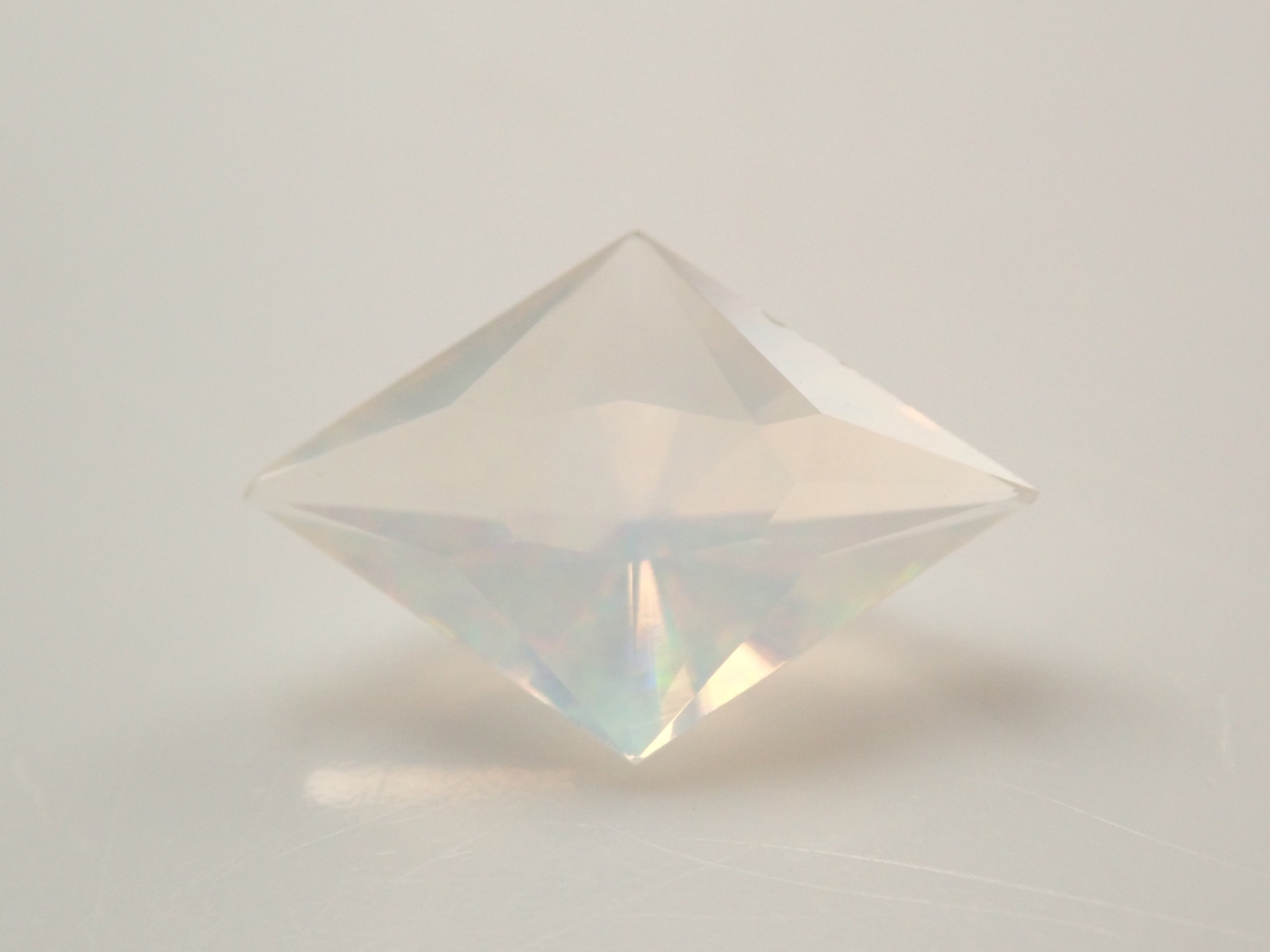 【12561176掲載】メキシコ産オパール(ファセットカット) 0.644ctルース