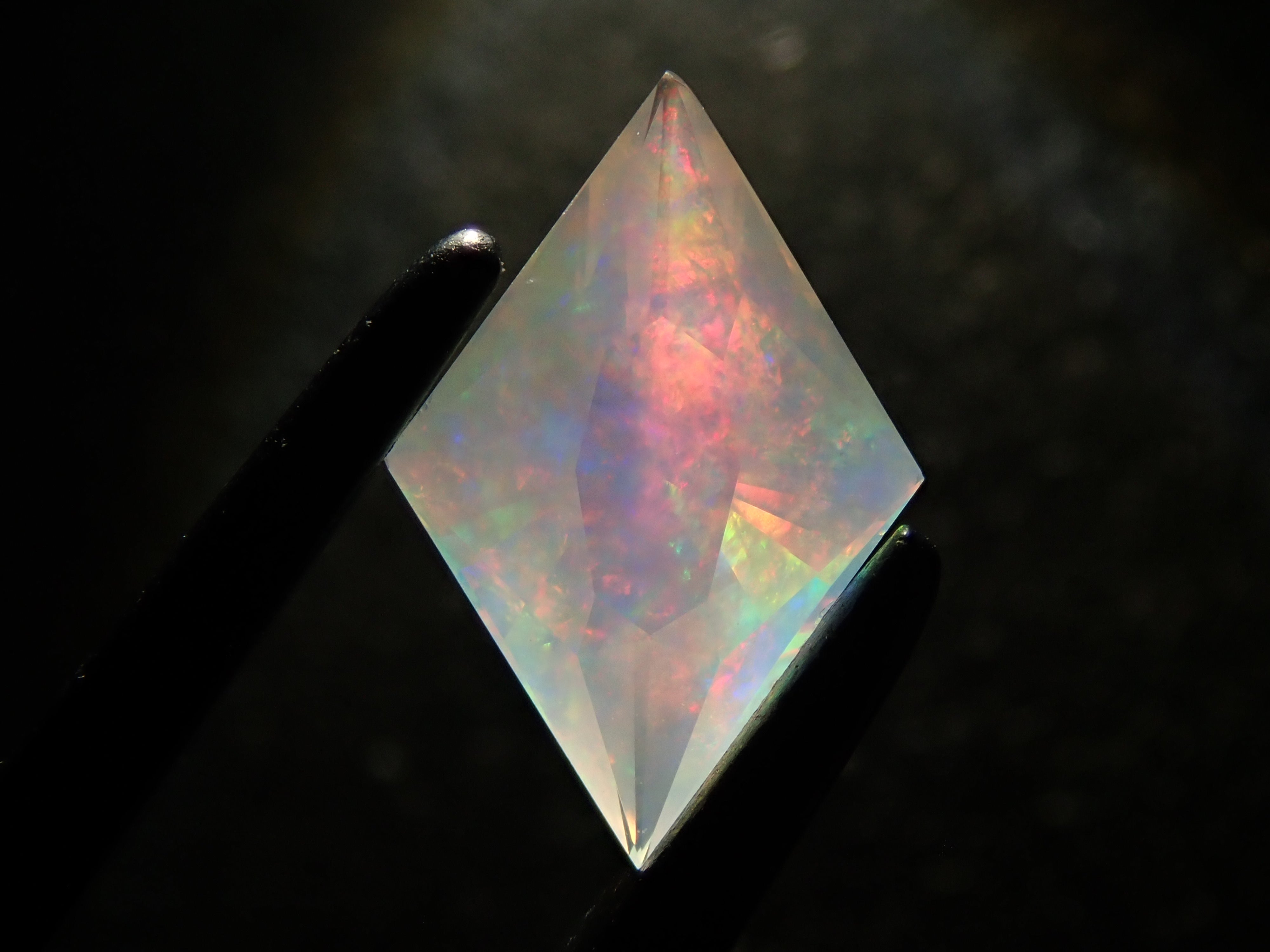 【12561176掲載】メキシコ産オパール(ファセットカット) 0.644ctルース