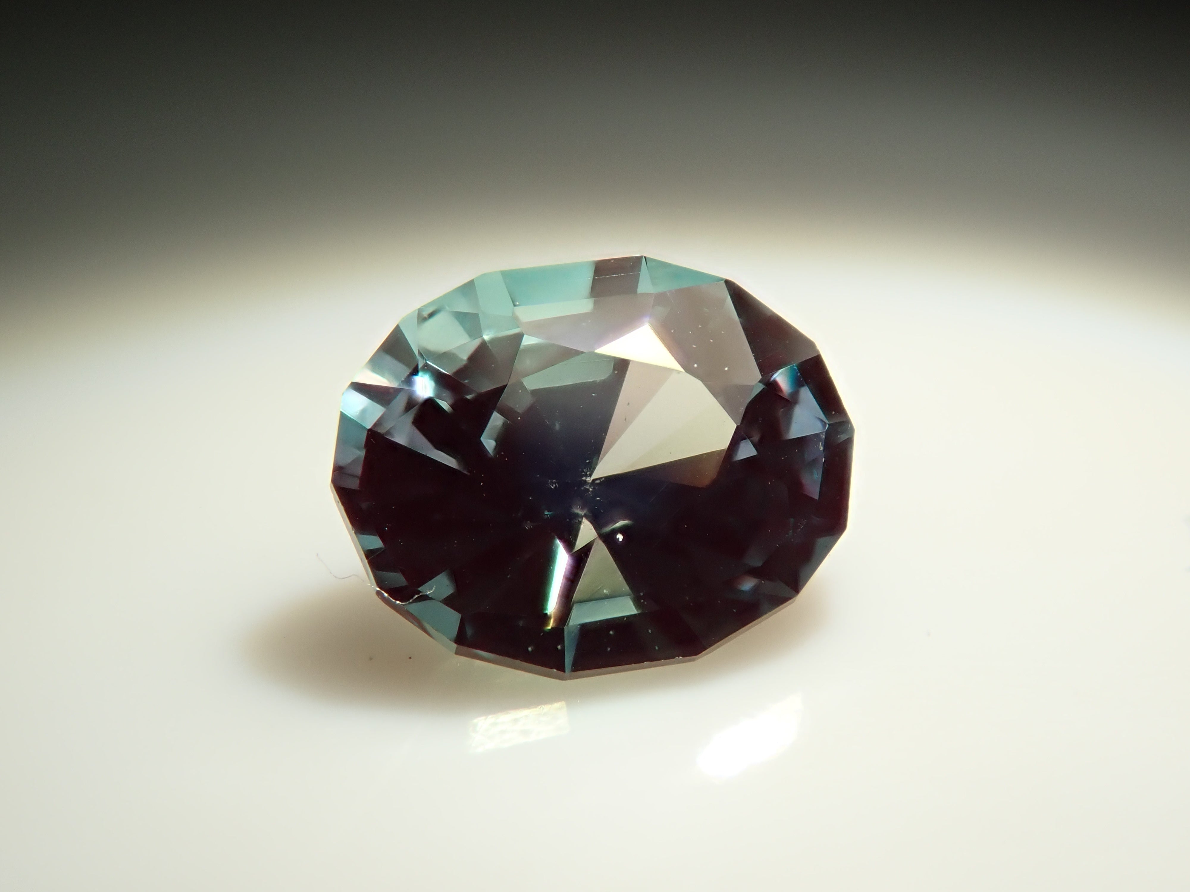 【3/1 22時販売】合成アレキサンドライト 0.338ctルース