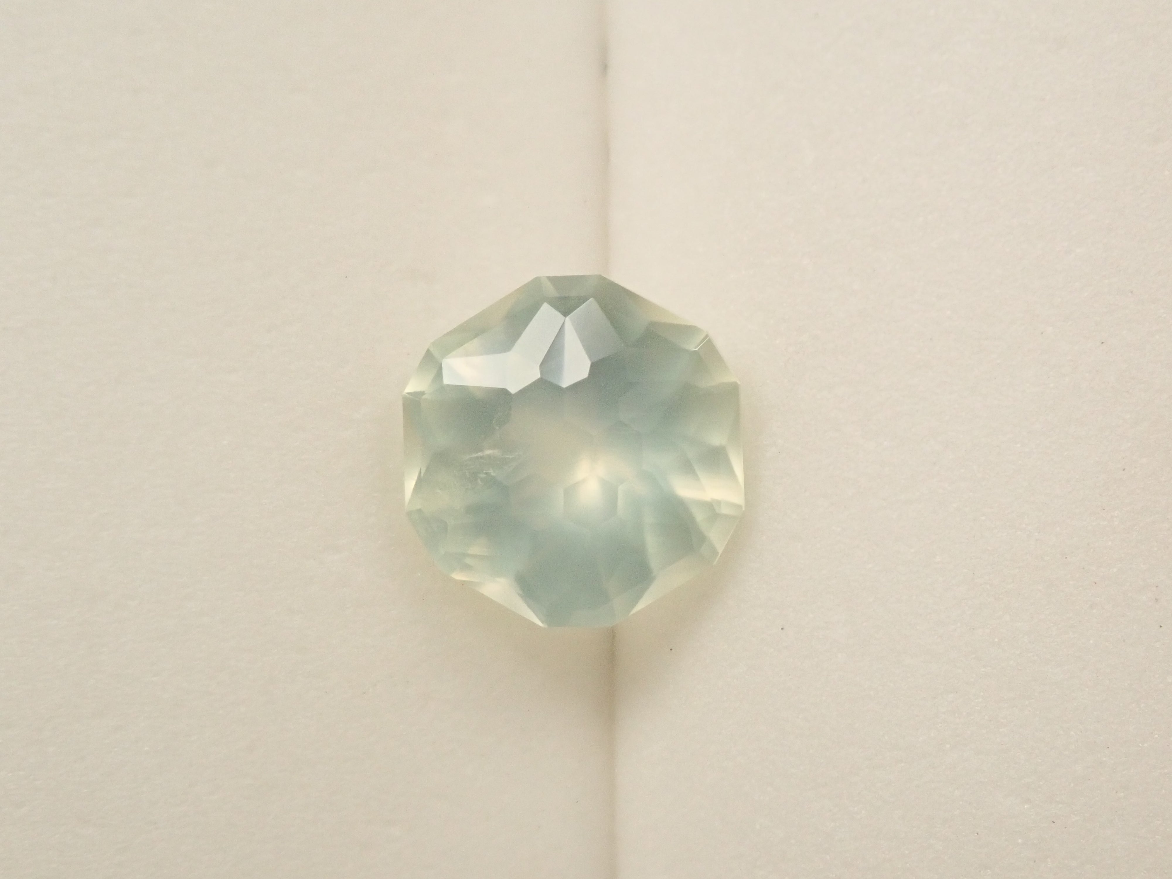 【12561261掲載】オーストラリア産プレーナイト 2.666ctルース