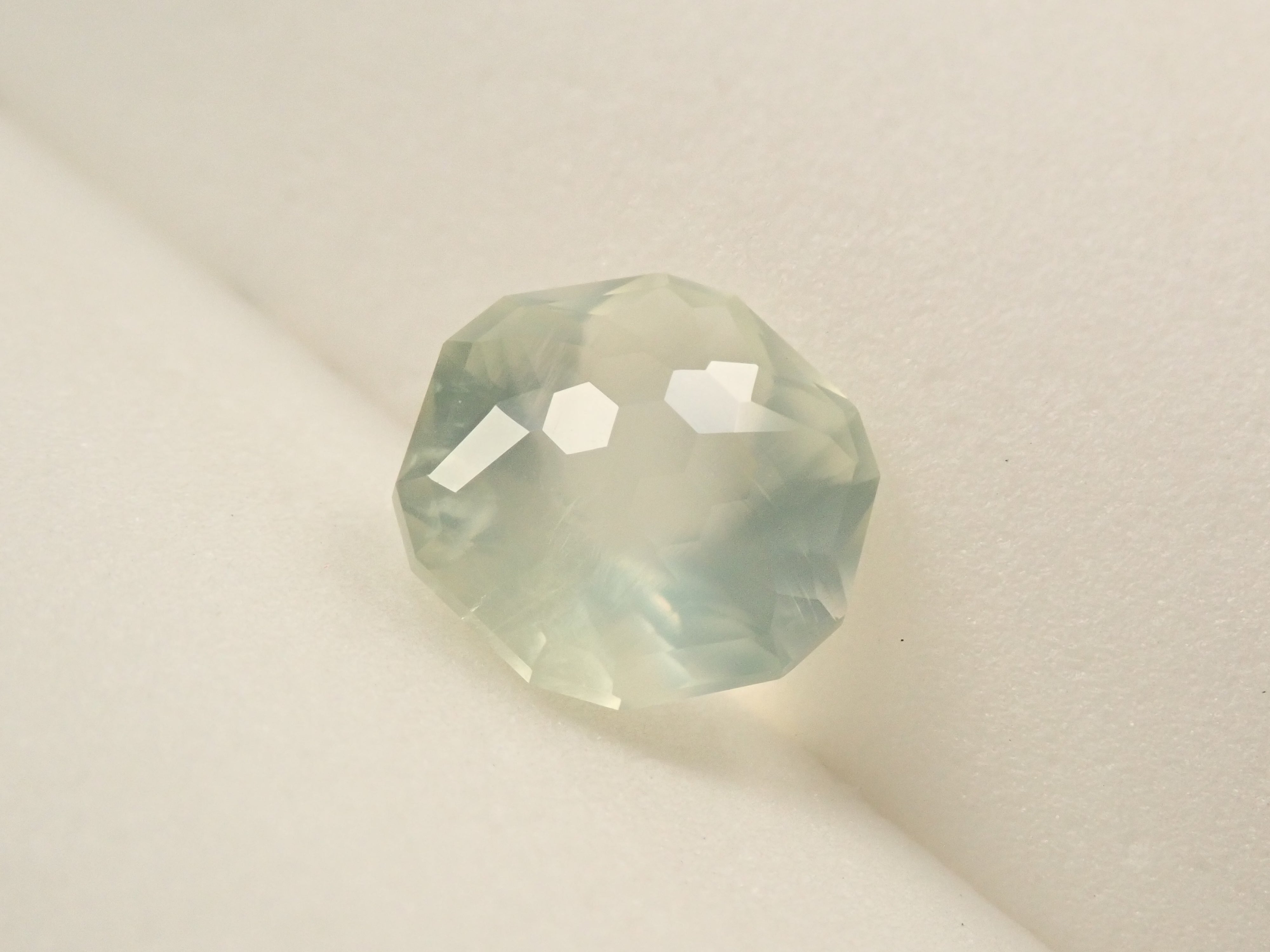 【12561261掲載】オーストラリア産プレーナイト 2.666ctルース