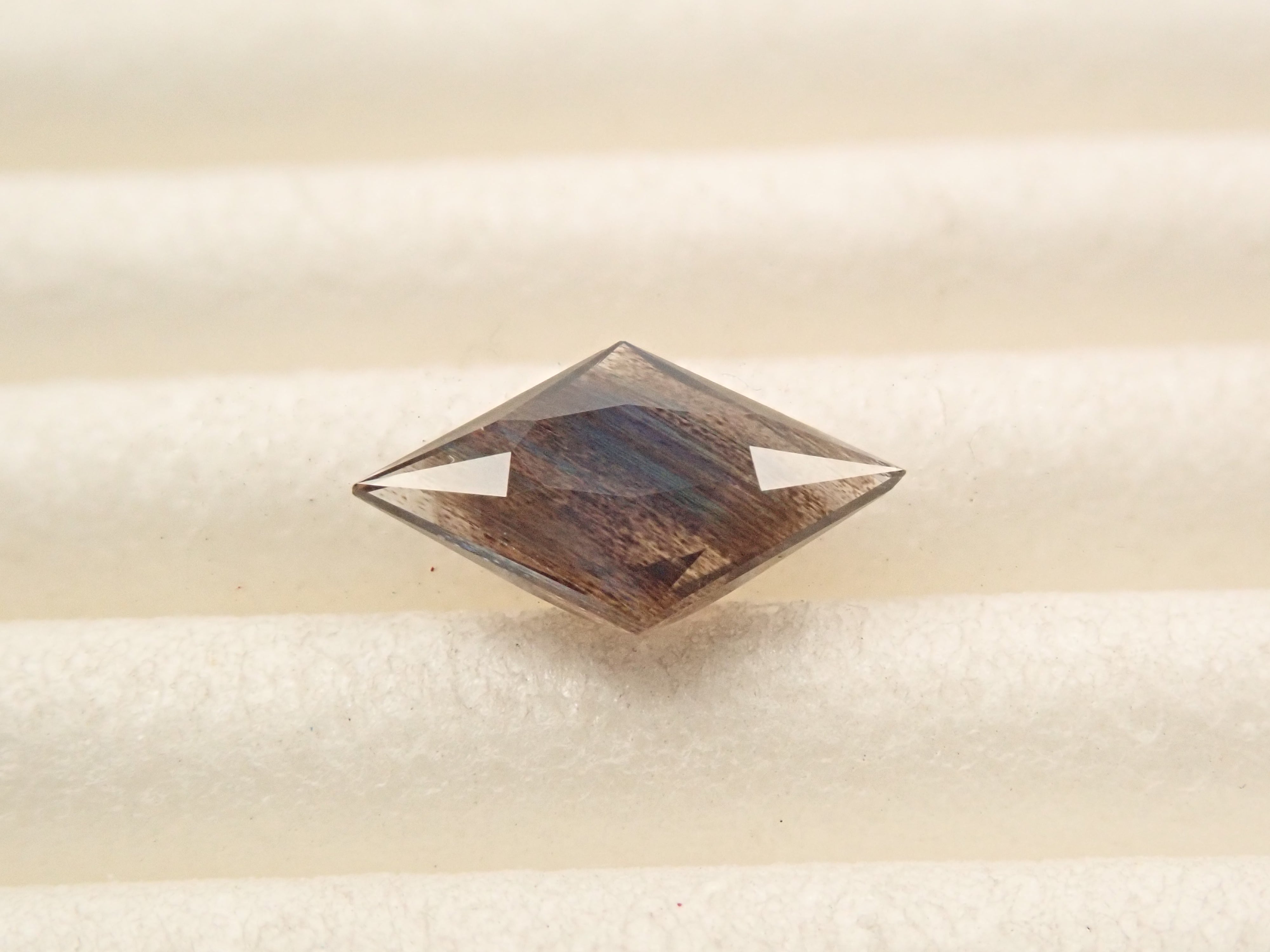 【3/2 22時販売】ブラジル産レインボースキャポライト 0.435ctルース