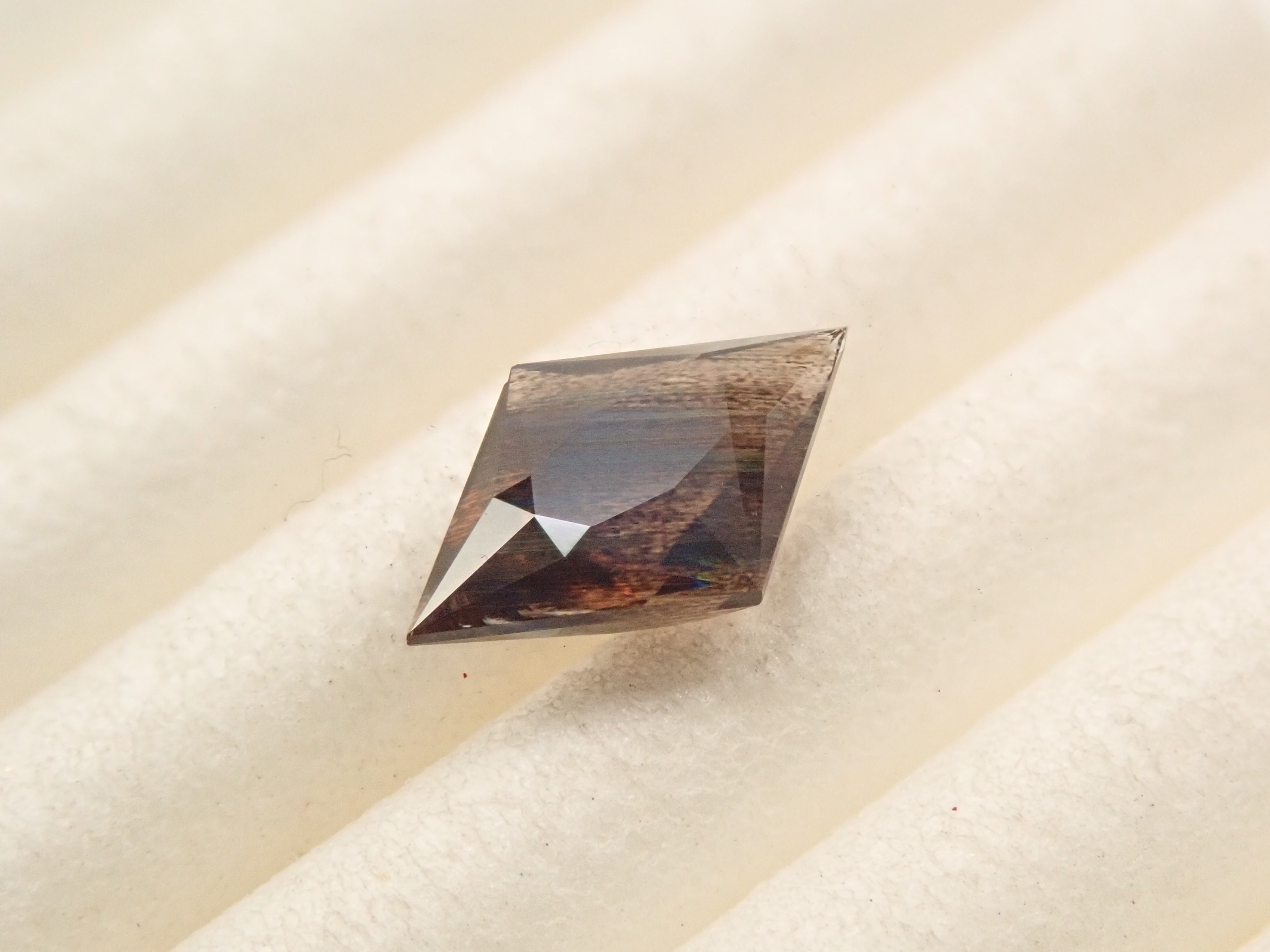 【3/2 22時販売】ブラジル産レインボースキャポライト 0.435ctルース