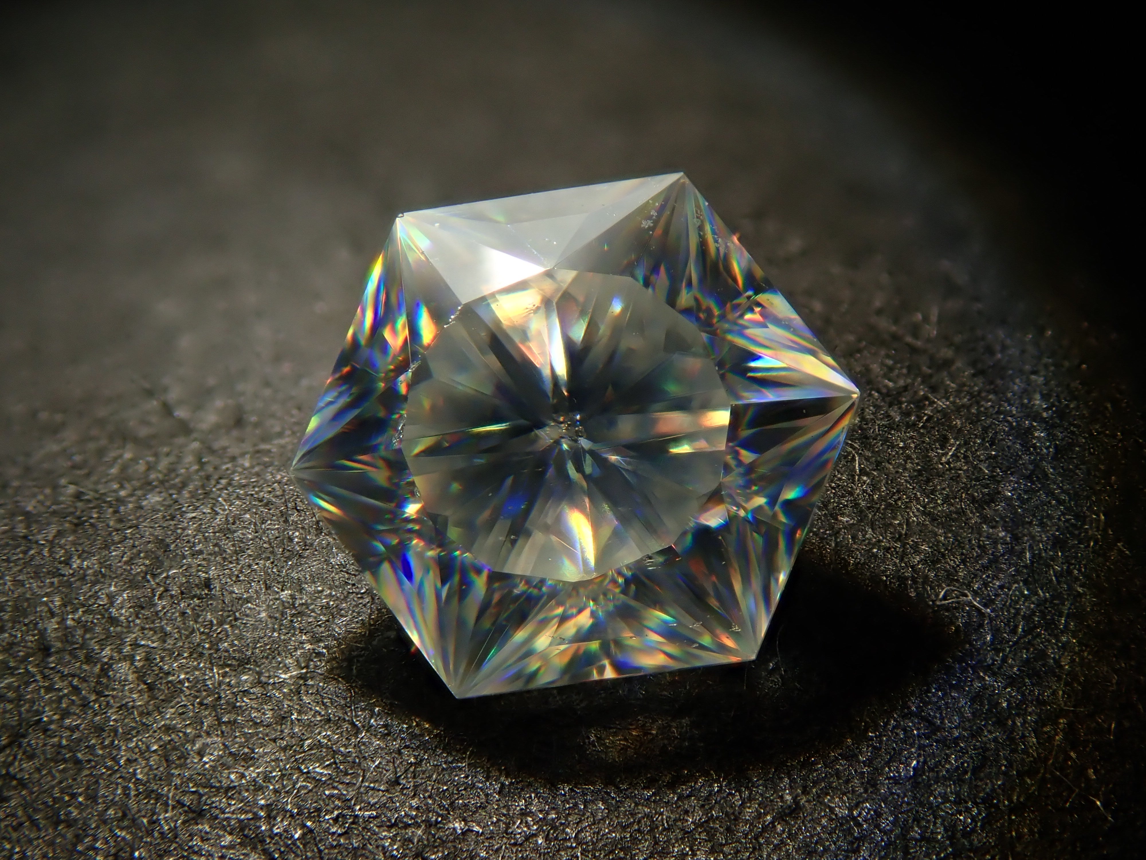 【12561316掲載】合成ルチル 0.768ctルース