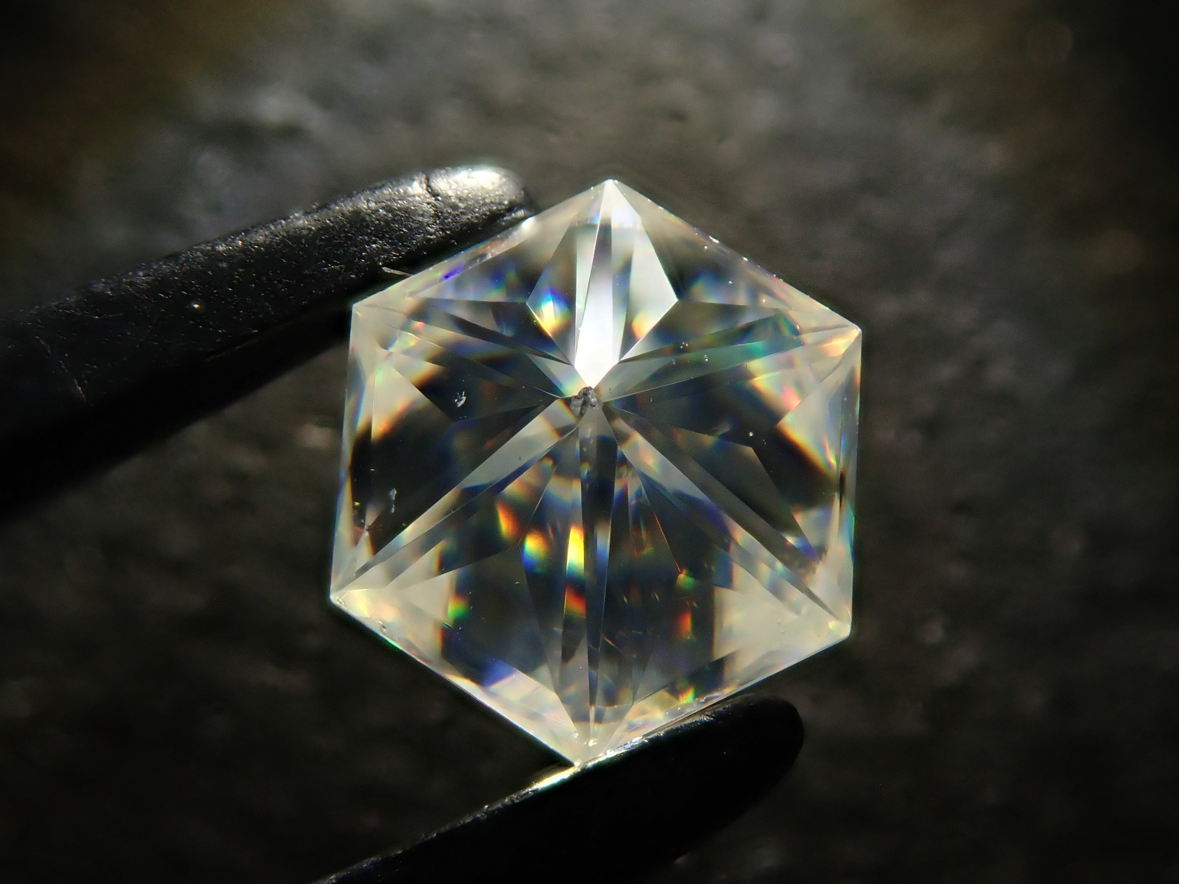 【4/17 22點開賣】合成金紅石 0.768ct裸石