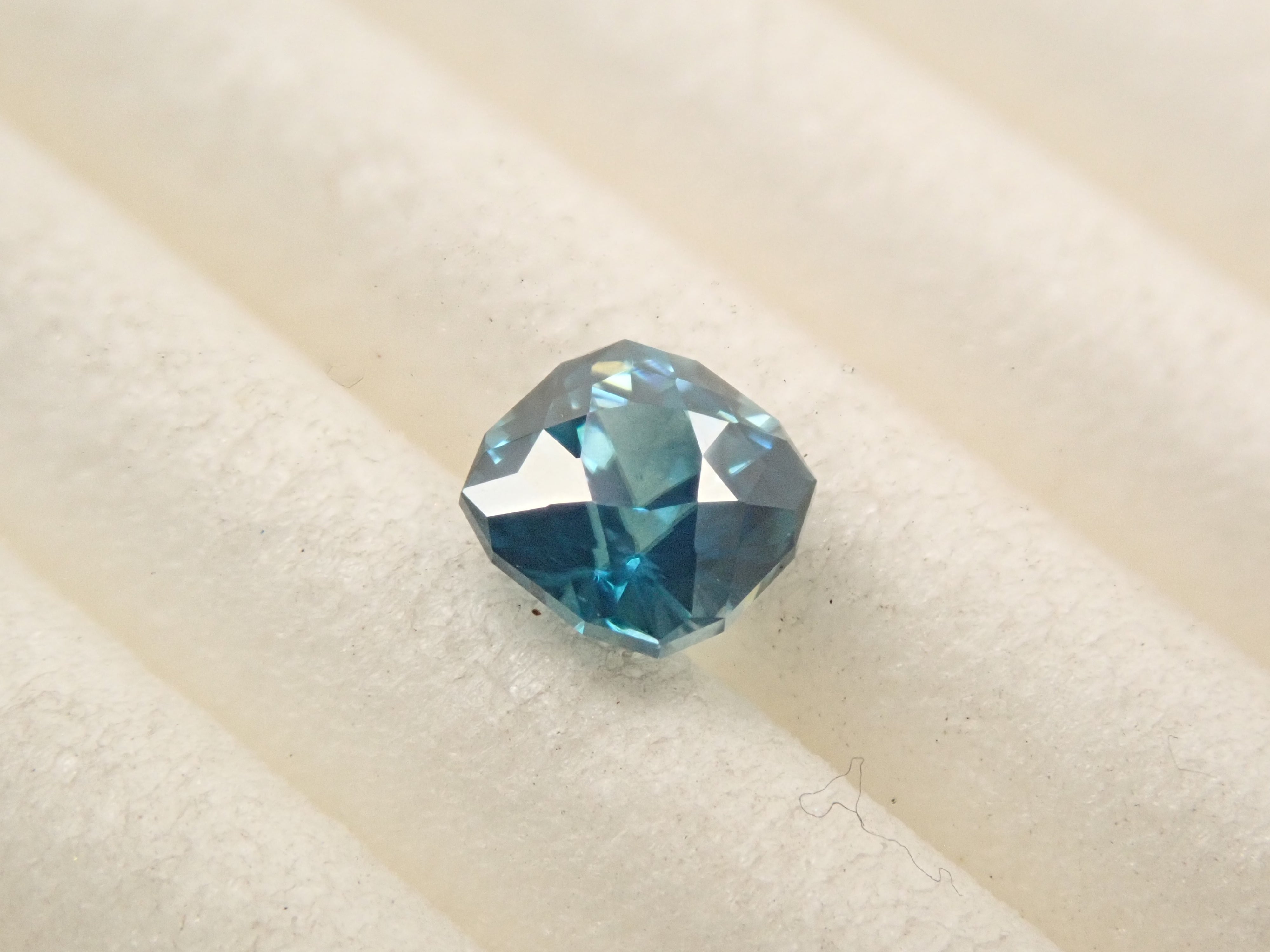 【12561522掲載】カンボジア産ブルージルコン(ラタナキリブルー) 0.354ctルース