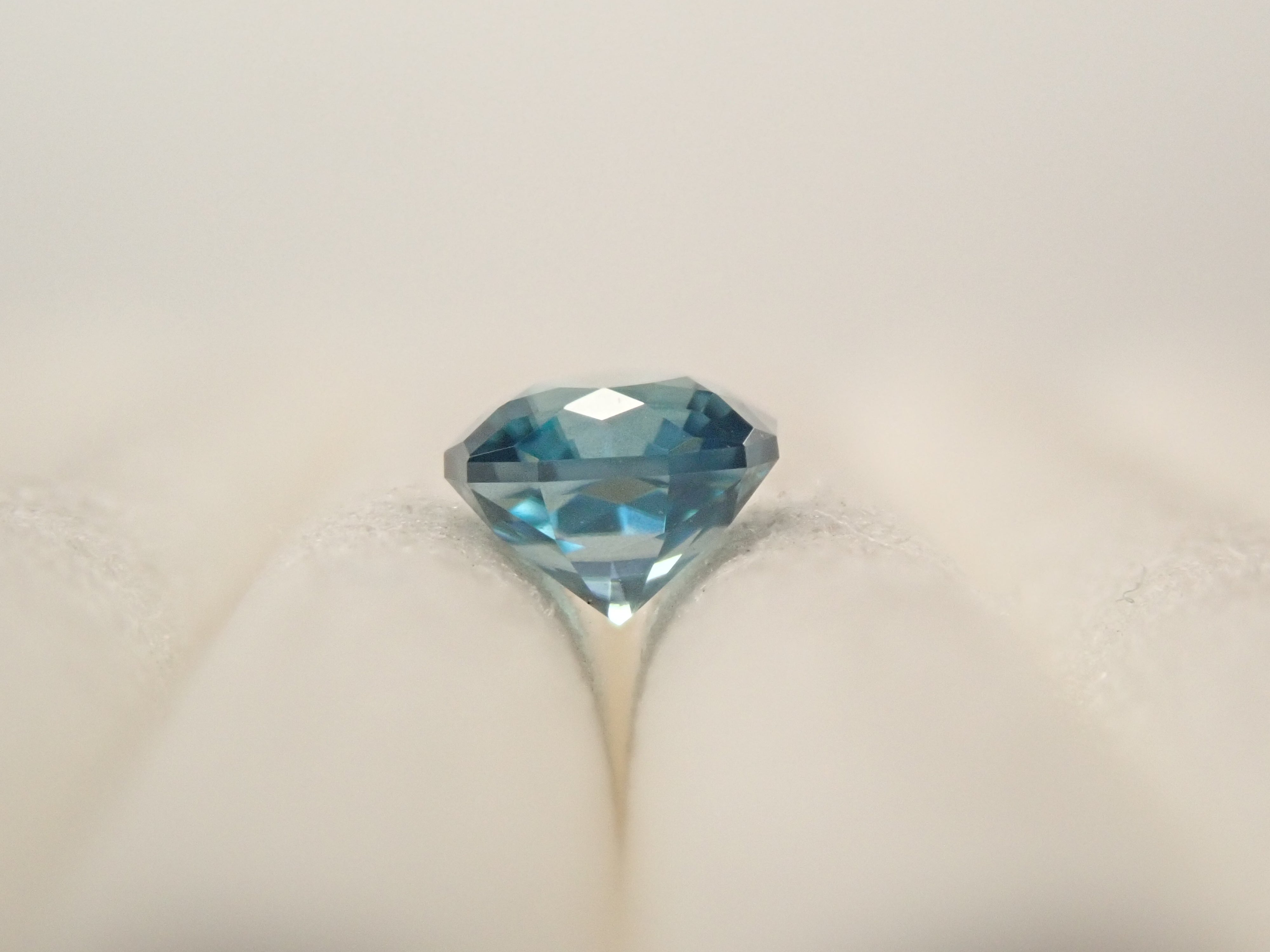 【12561522掲載】カンボジア産ブルージルコン(ラタナキリブルー) 0.354ctルース