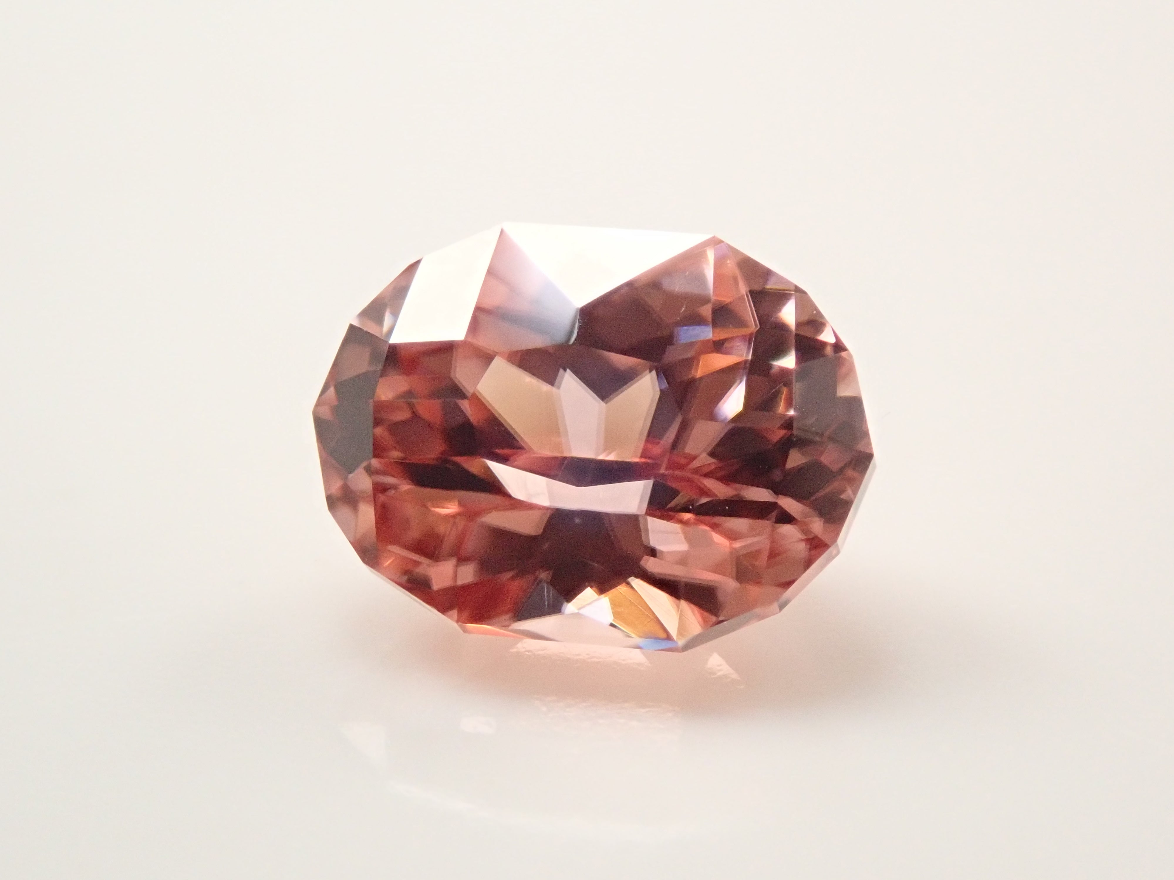 【12561526掲載】タンザニア産ピンクジルコン 1.736ctルース