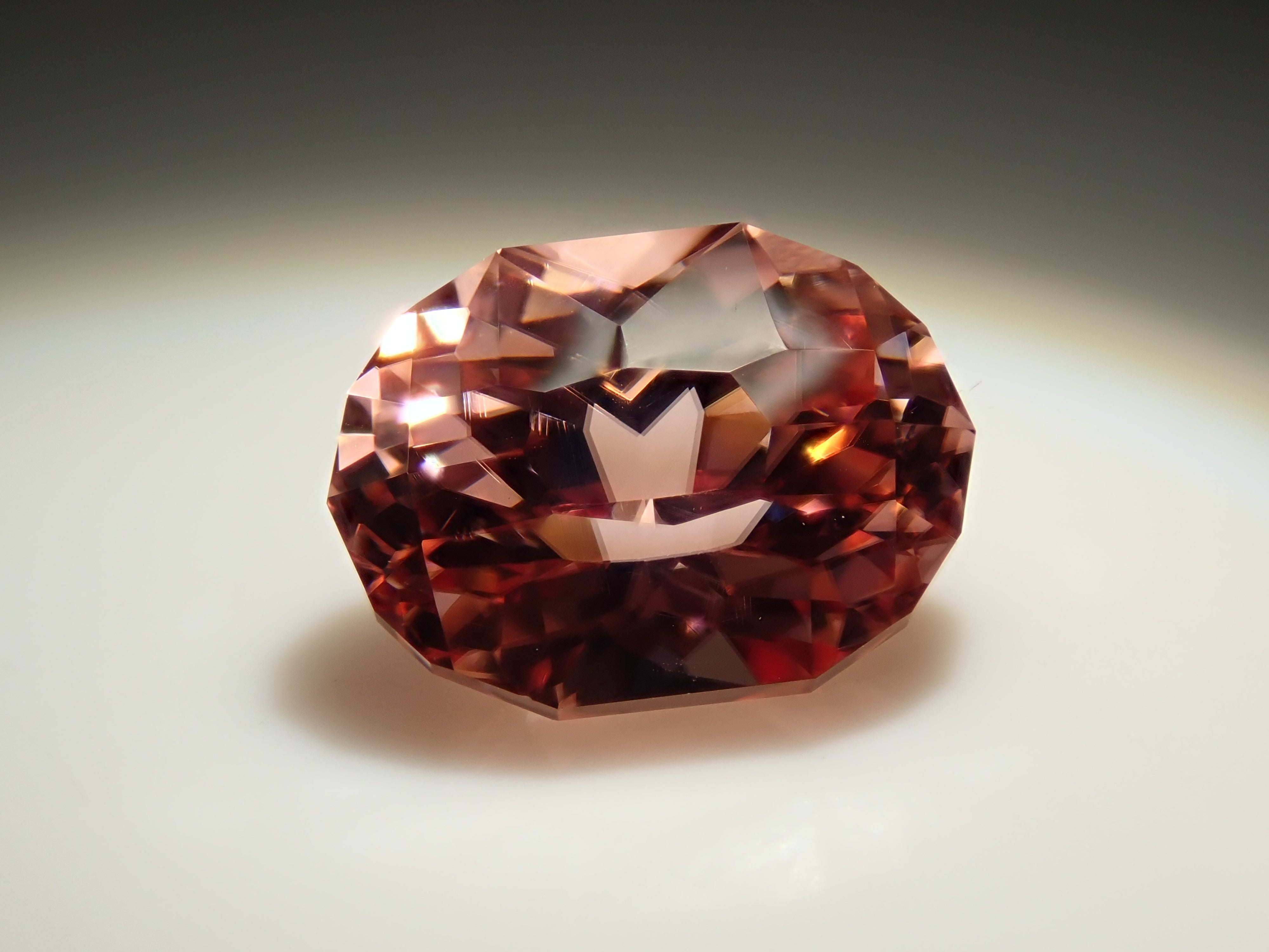 【12561526掲載】タンザニア産ピンクジルコン 1.736ctルース