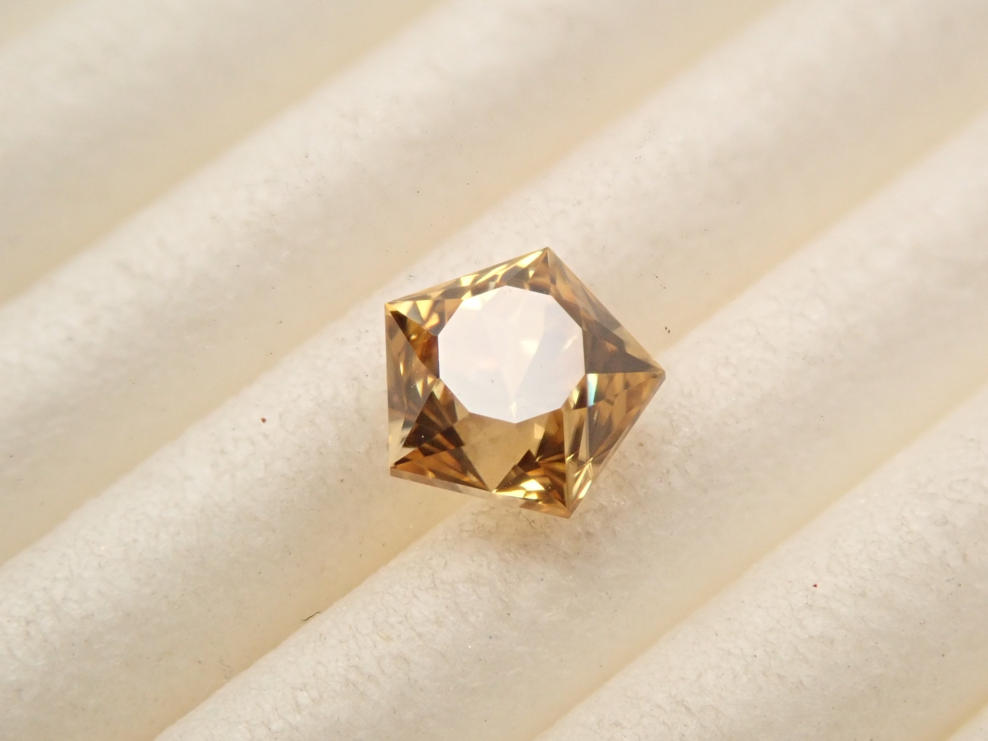 【2/26 22時販売】タンザニア産イエロージルコン 0.835ctルース