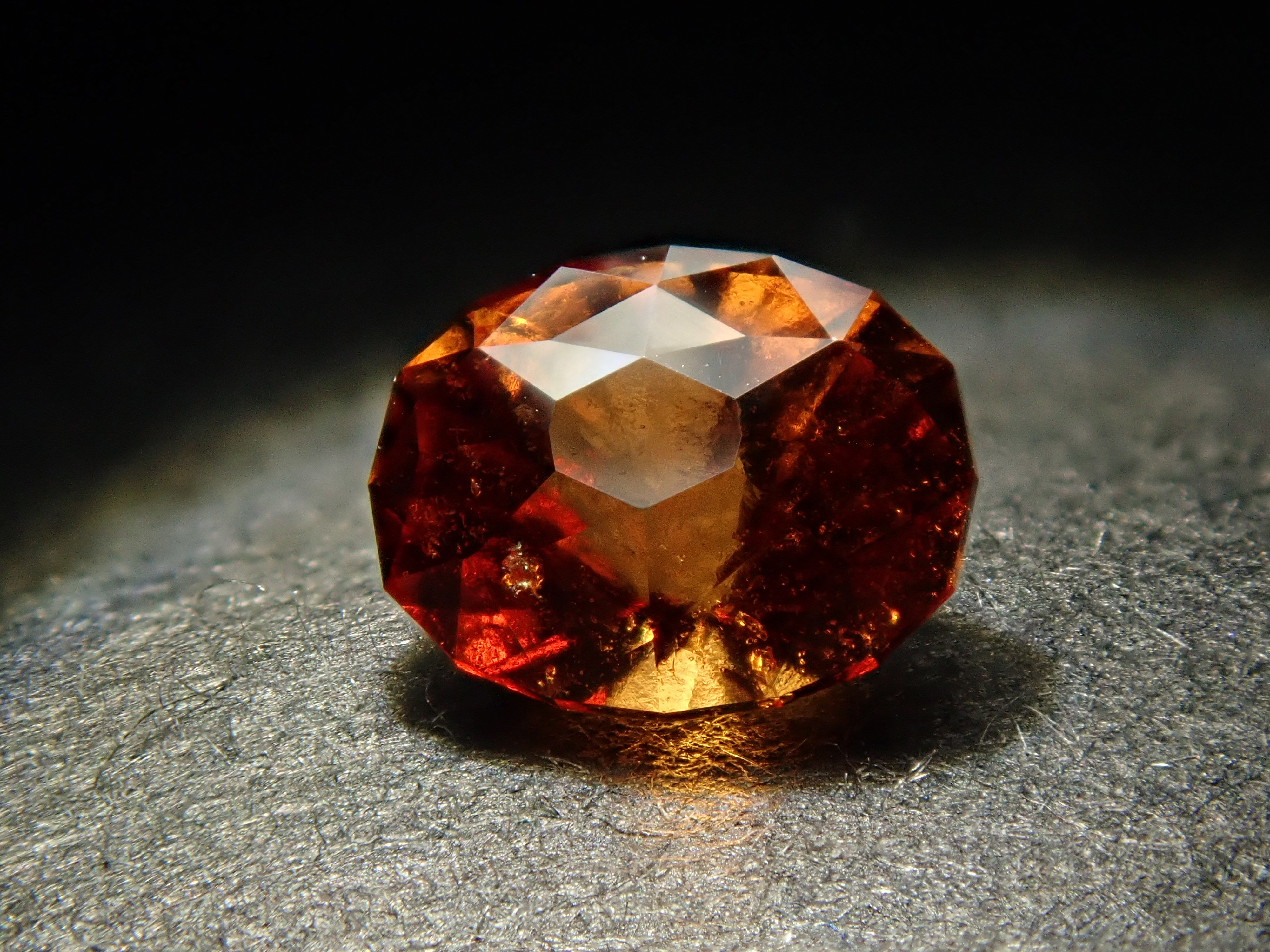 【2/26 22時販売】スリランカ産ヘソナイトガーネット 0.441ctルース