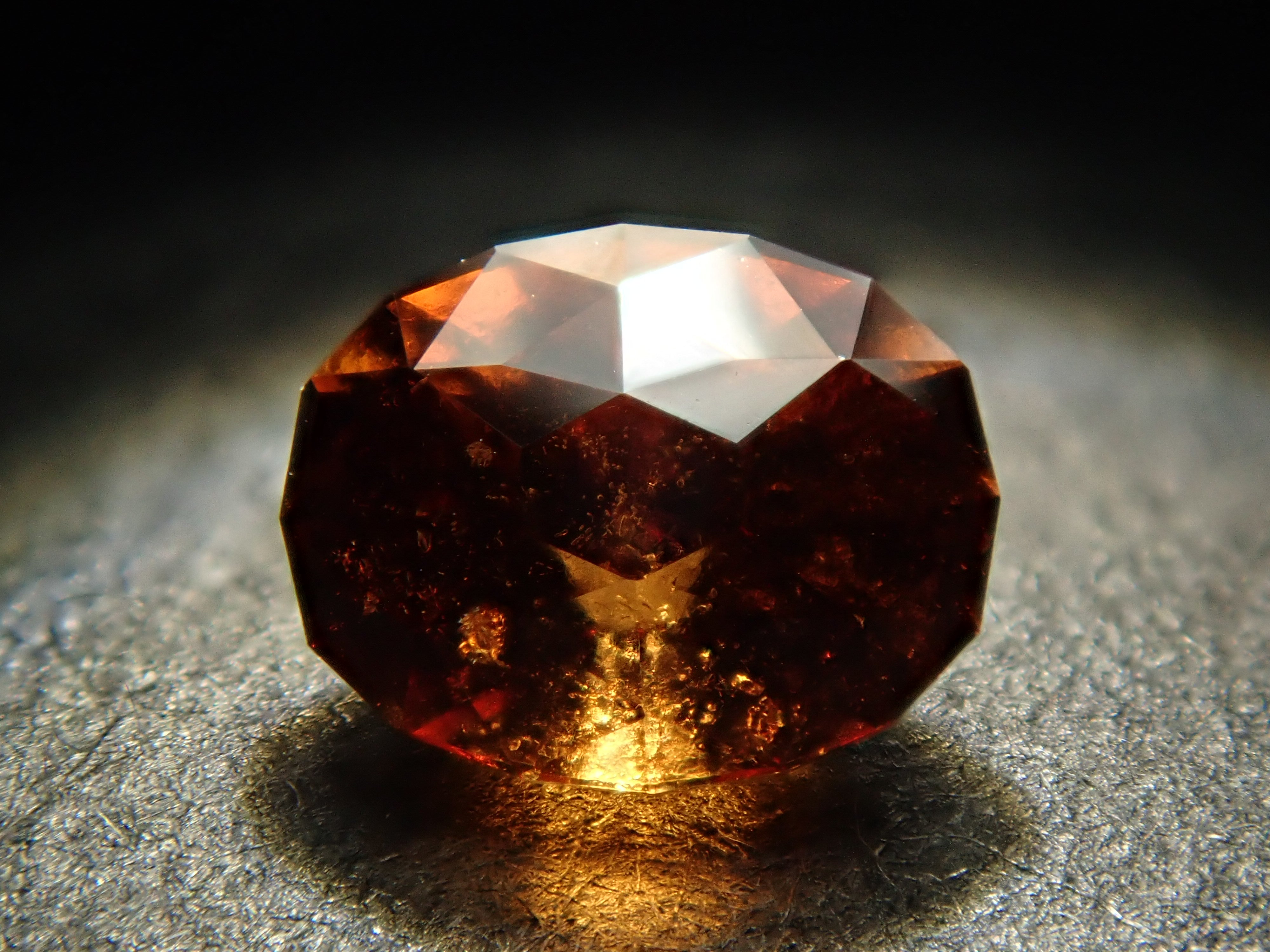 【2/26 22時販売】スリランカ産ヘソナイトガーネット 0.441ctルース