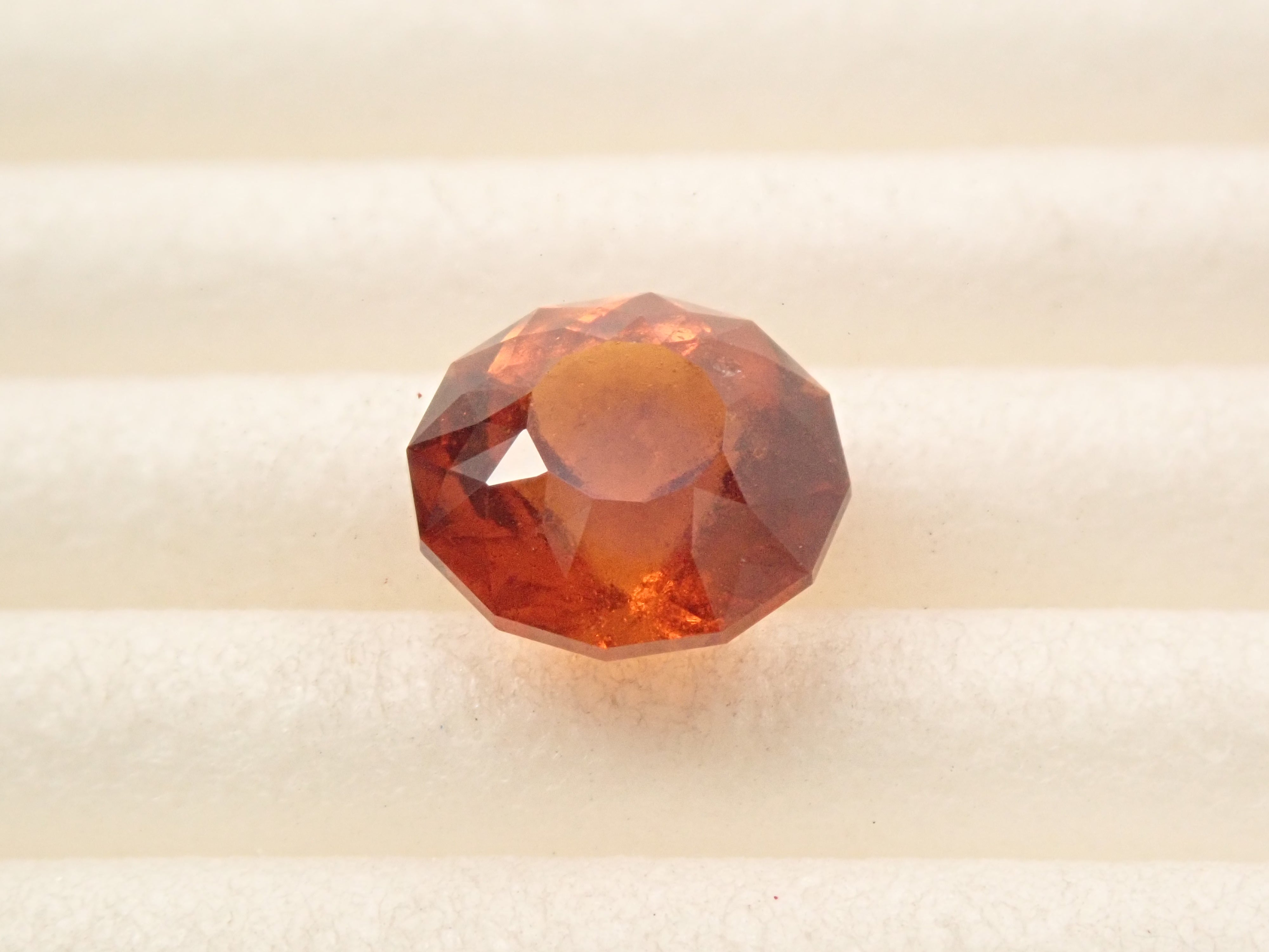 【12561623掲載】スリランカ産ヘソナイトガーネット 1.353ctルース